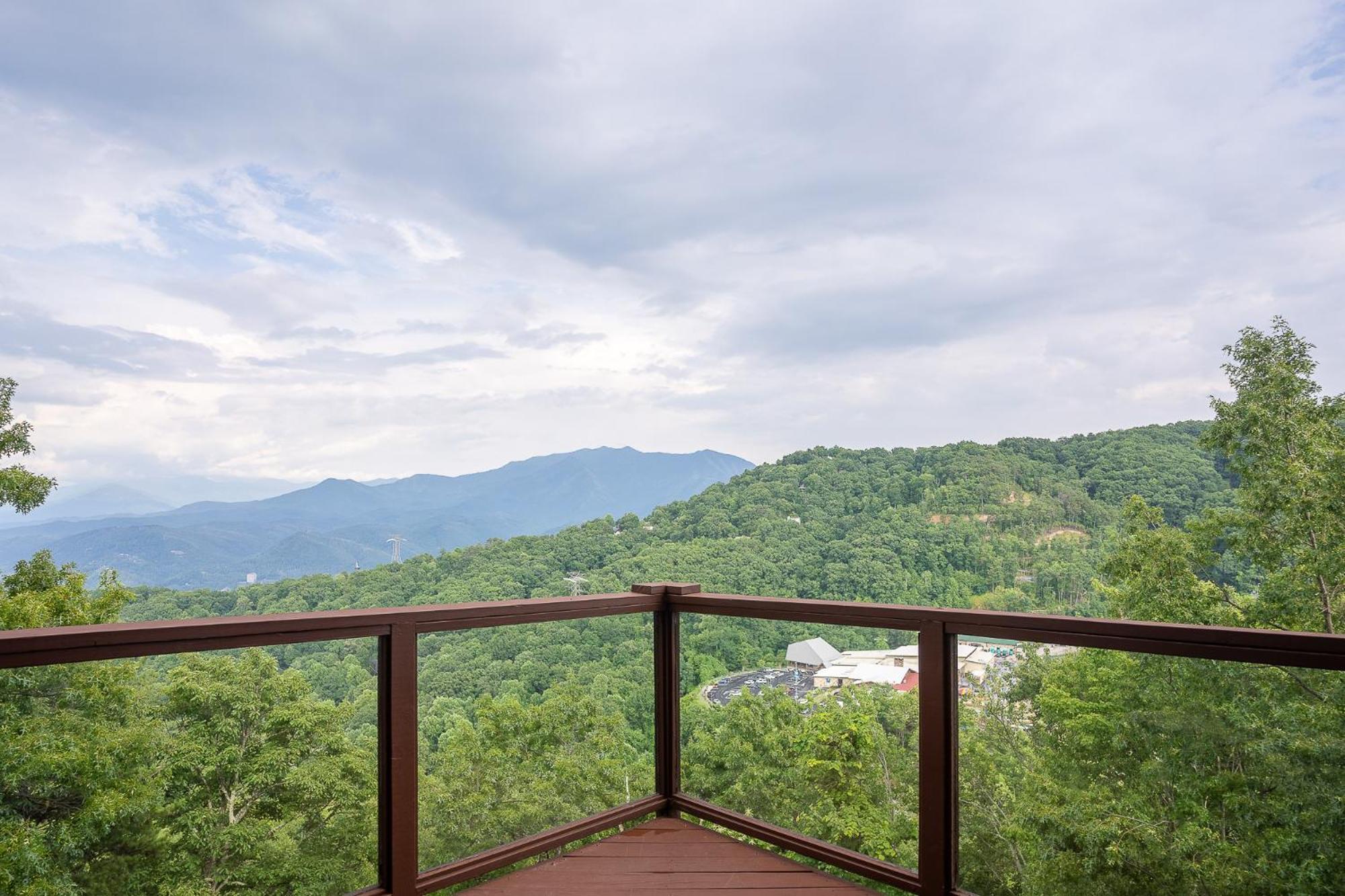 Beautiful 4 Bedroom With Million Dollar Views * Gatlinburg