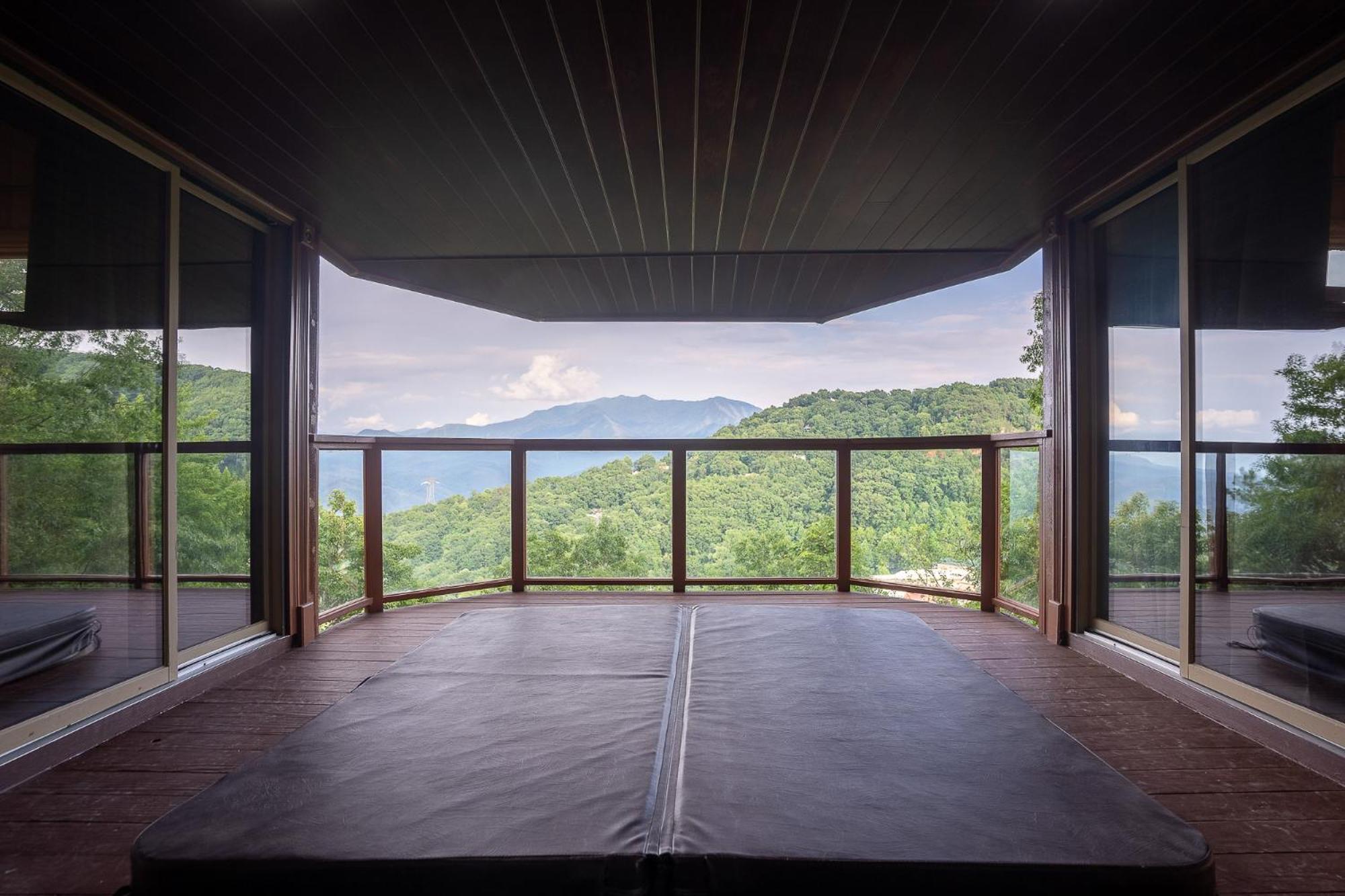 Beautiful 4 Bedroom With Million Dollar Views Chalet