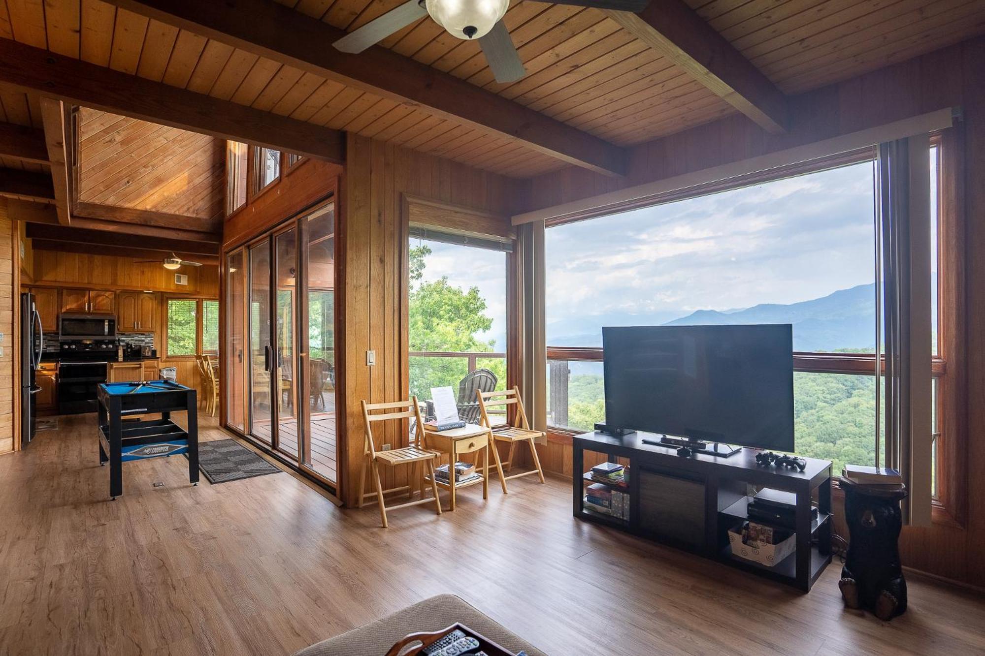 Beautiful 4 Bedroom With Million Dollar Views Chalet *