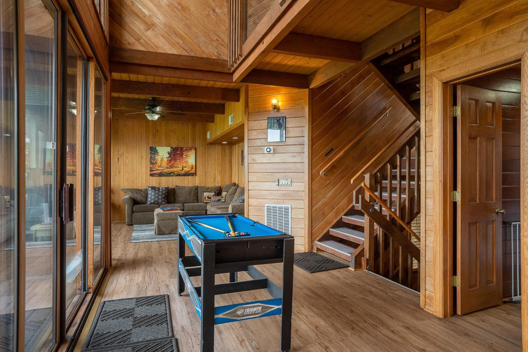 Beautiful 4 Bedroom With Million Dollar Views *