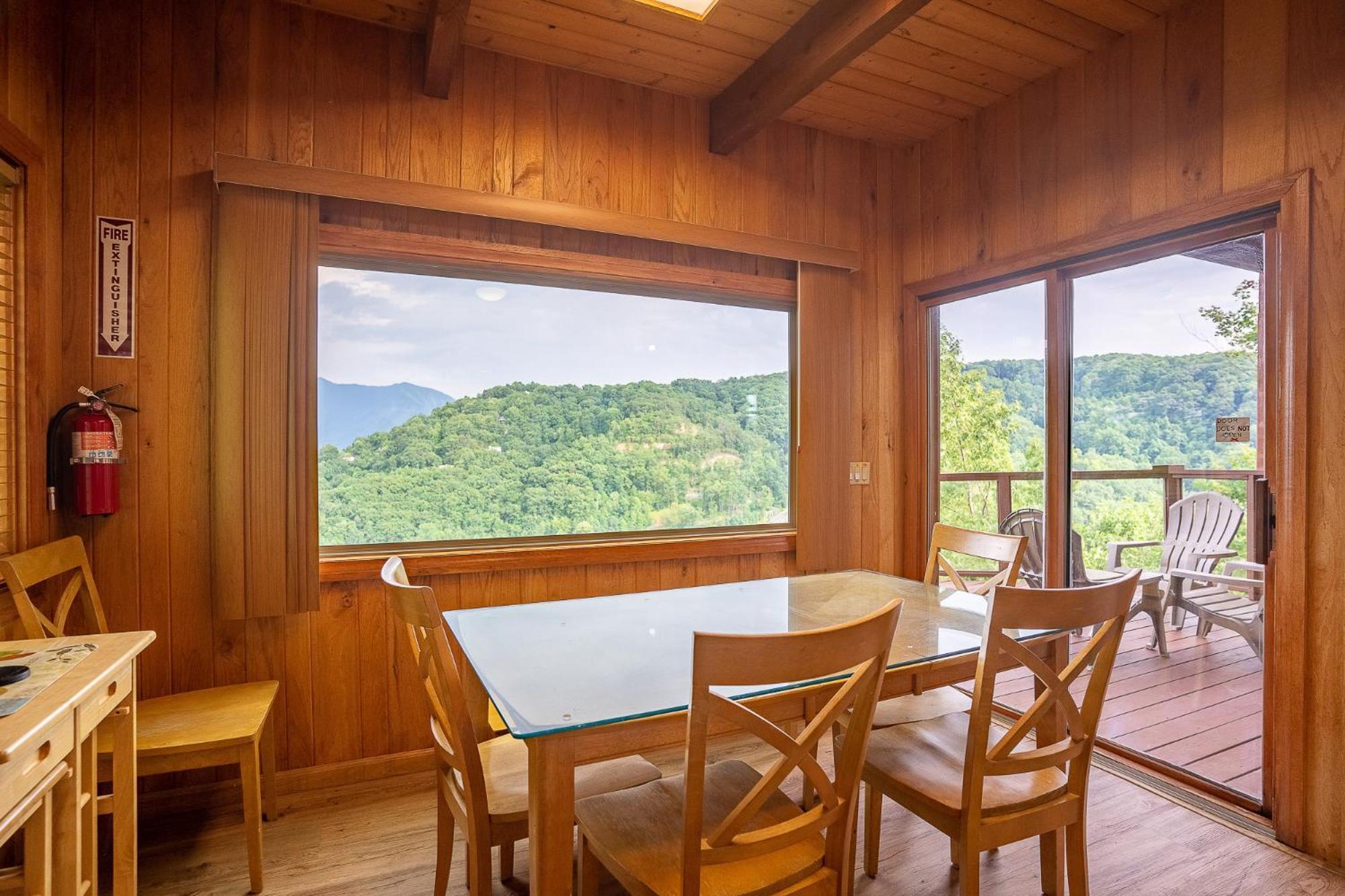 Beautiful 4 Bedroom With Million Dollar Views Chalet *