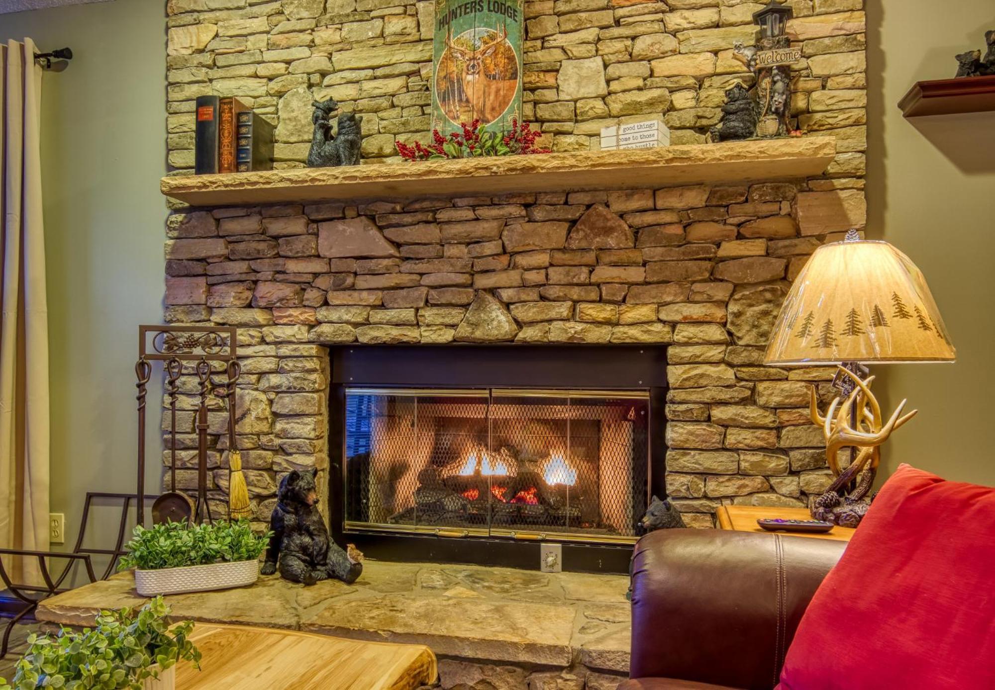 Tree Tops Retreat: Luxury Mountain With Hot Tub And Bear Sightings *