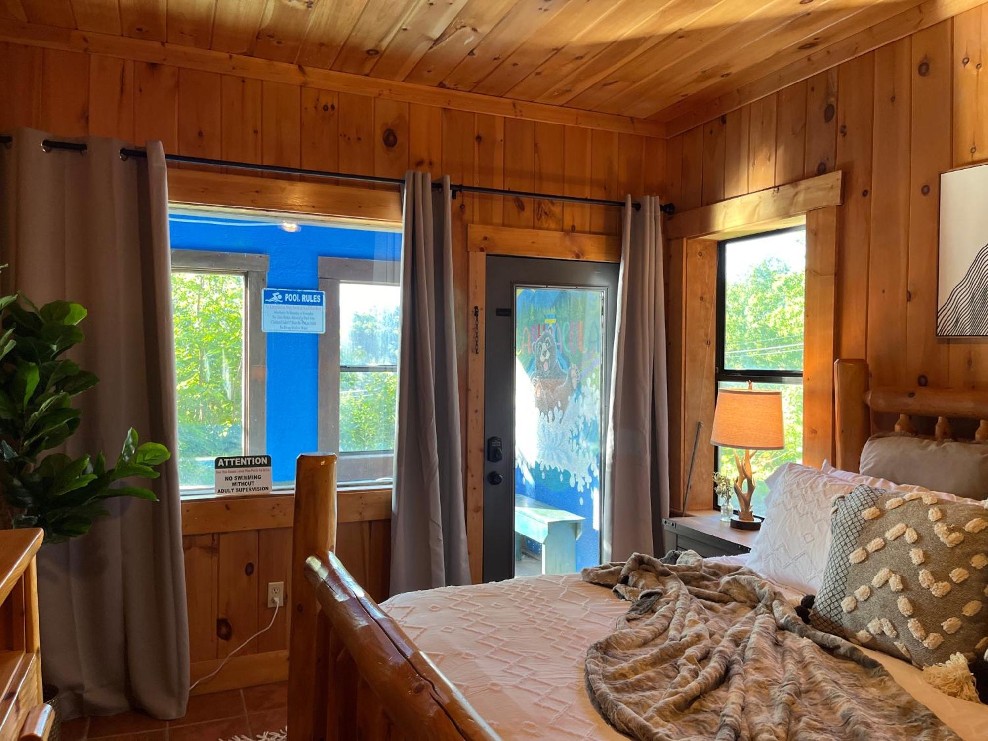 Chalet Splashtacular: Indoor Pool~gorgeous Views~hottub~gameroom~resort