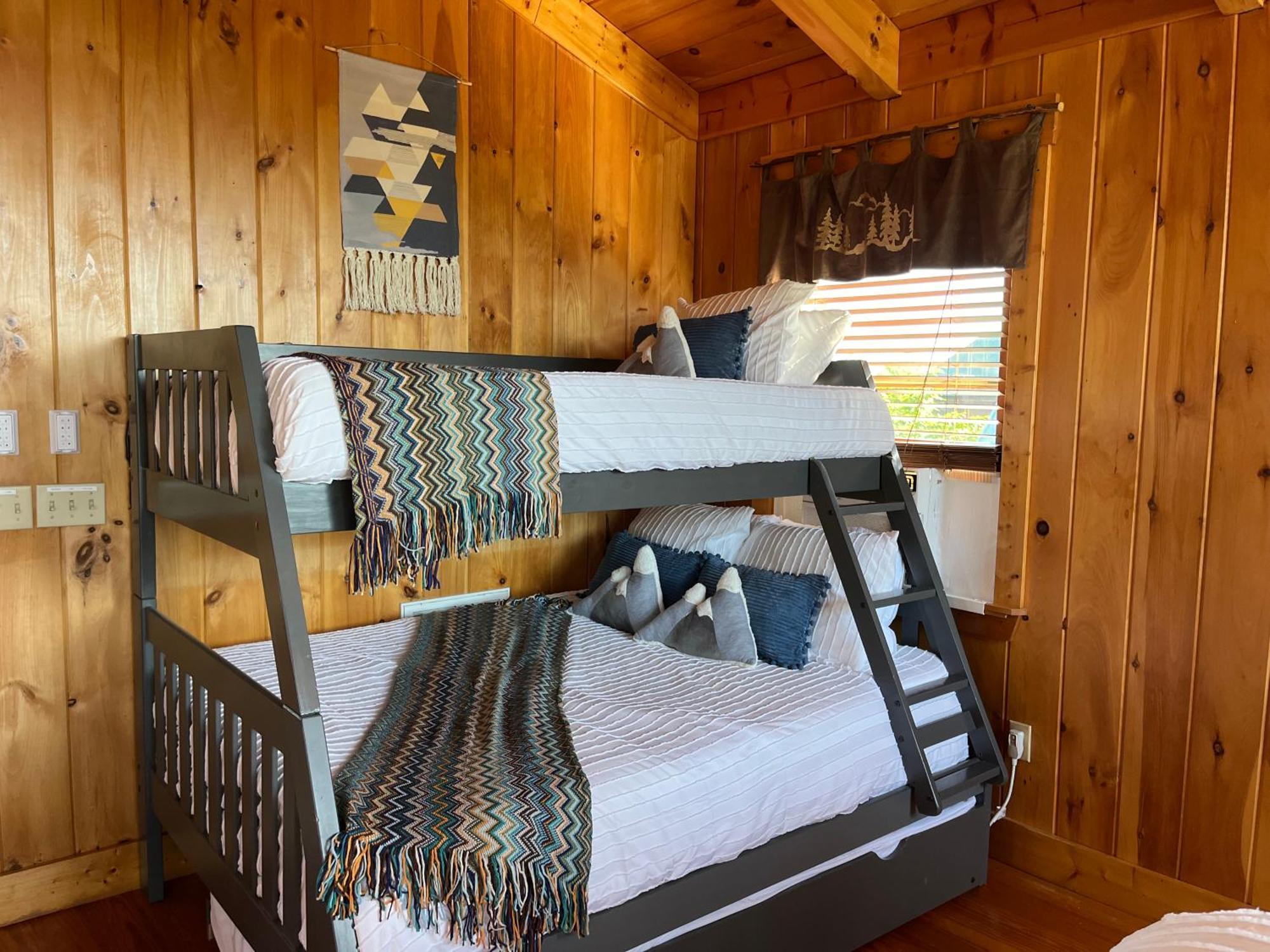 Splashtacular: Indoor Pool~gorgeous Views~hottub~gameroom~resort * Gatlinburg