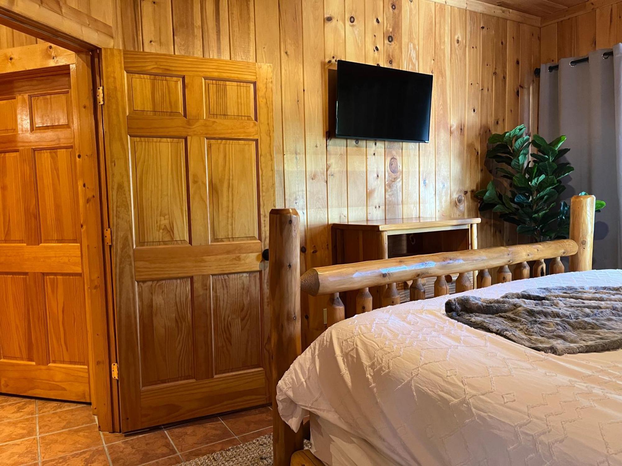 Splashtacular: Indoor Pool~gorgeous Views~hottub~gameroom~resort