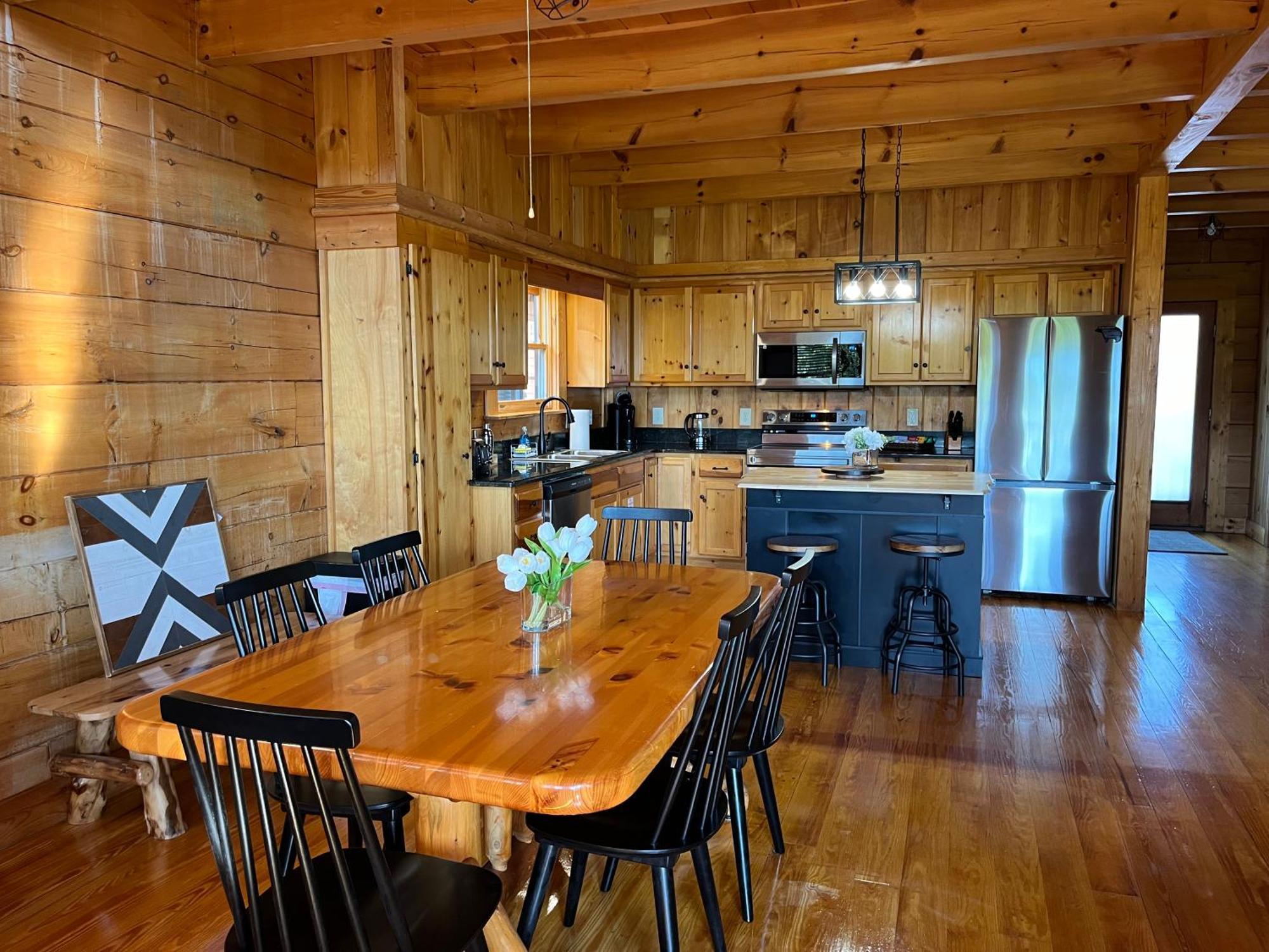Chalet Splashtacular: Indoor Pool~gorgeous Views~hottub~gameroom~resort