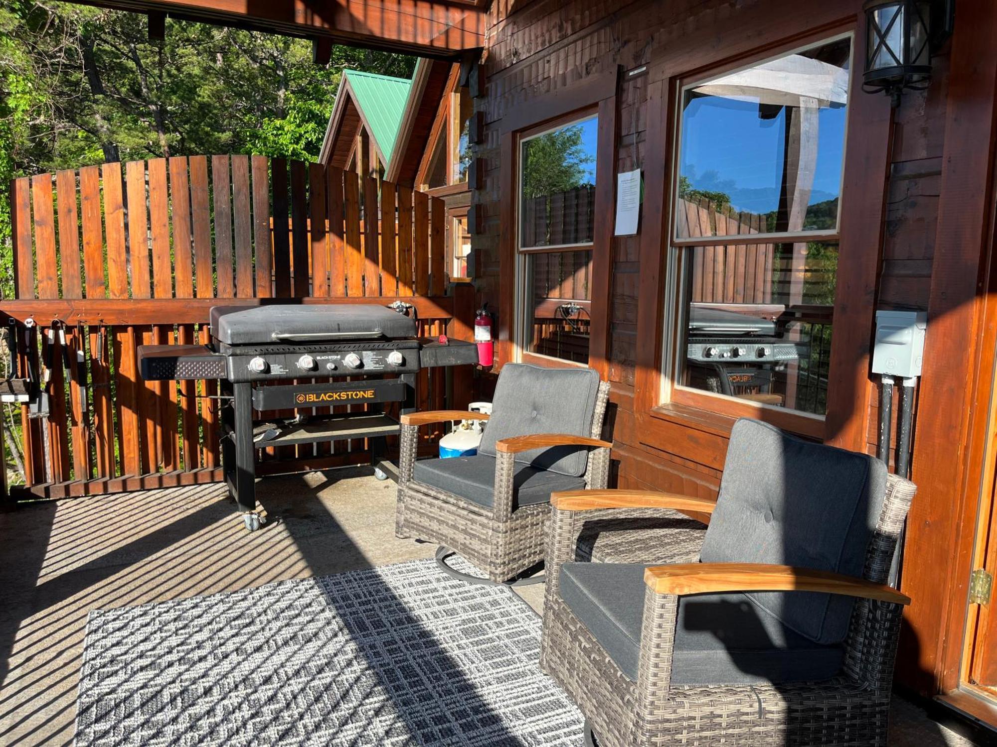 Chalet Splashtacular: Indoor Pool~gorgeous Views~hottub~gameroom~resort *