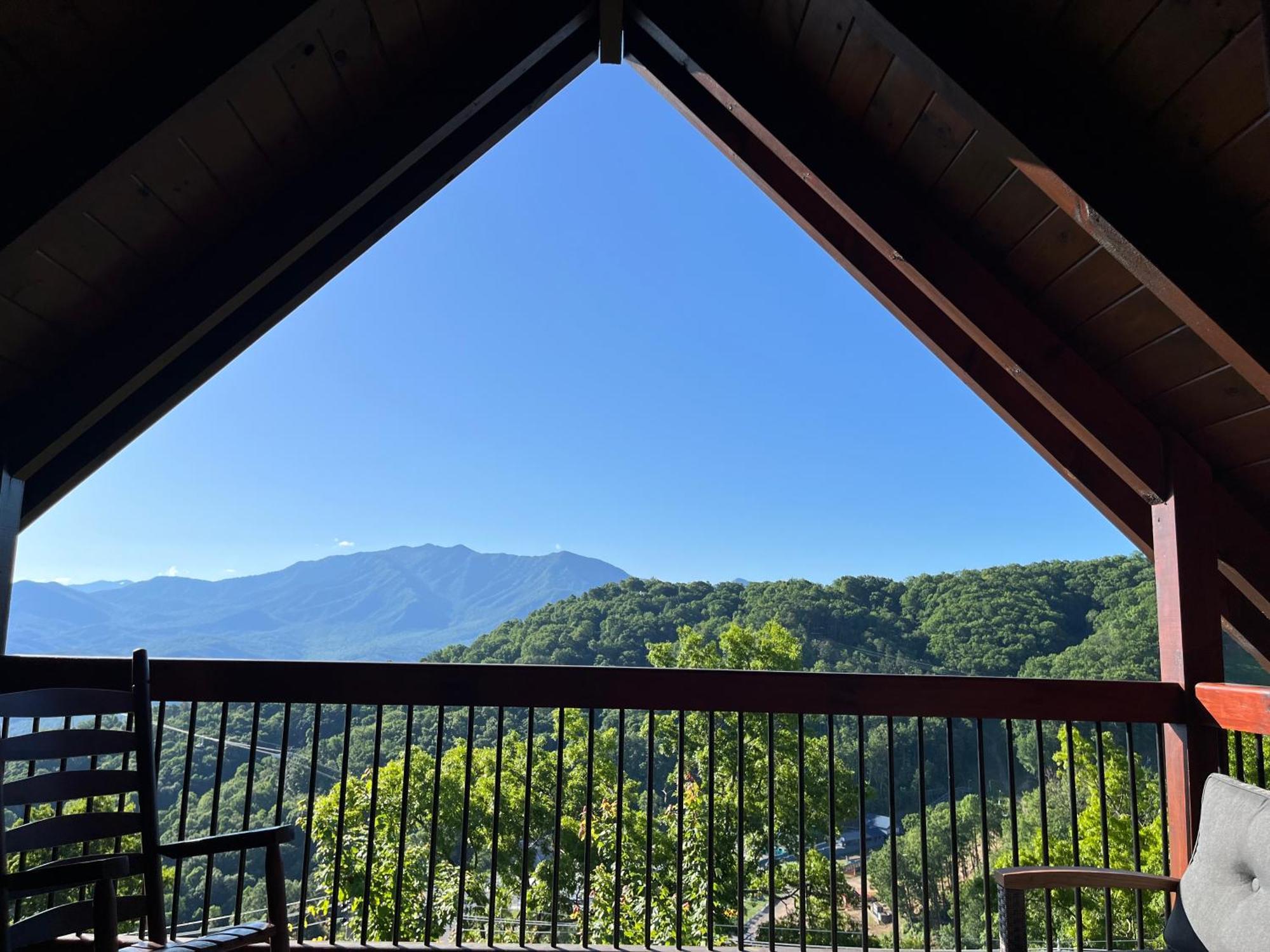 Splashtacular: Indoor Pool~gorgeous Views~hottub~gameroom~resort * Gatlinburg
