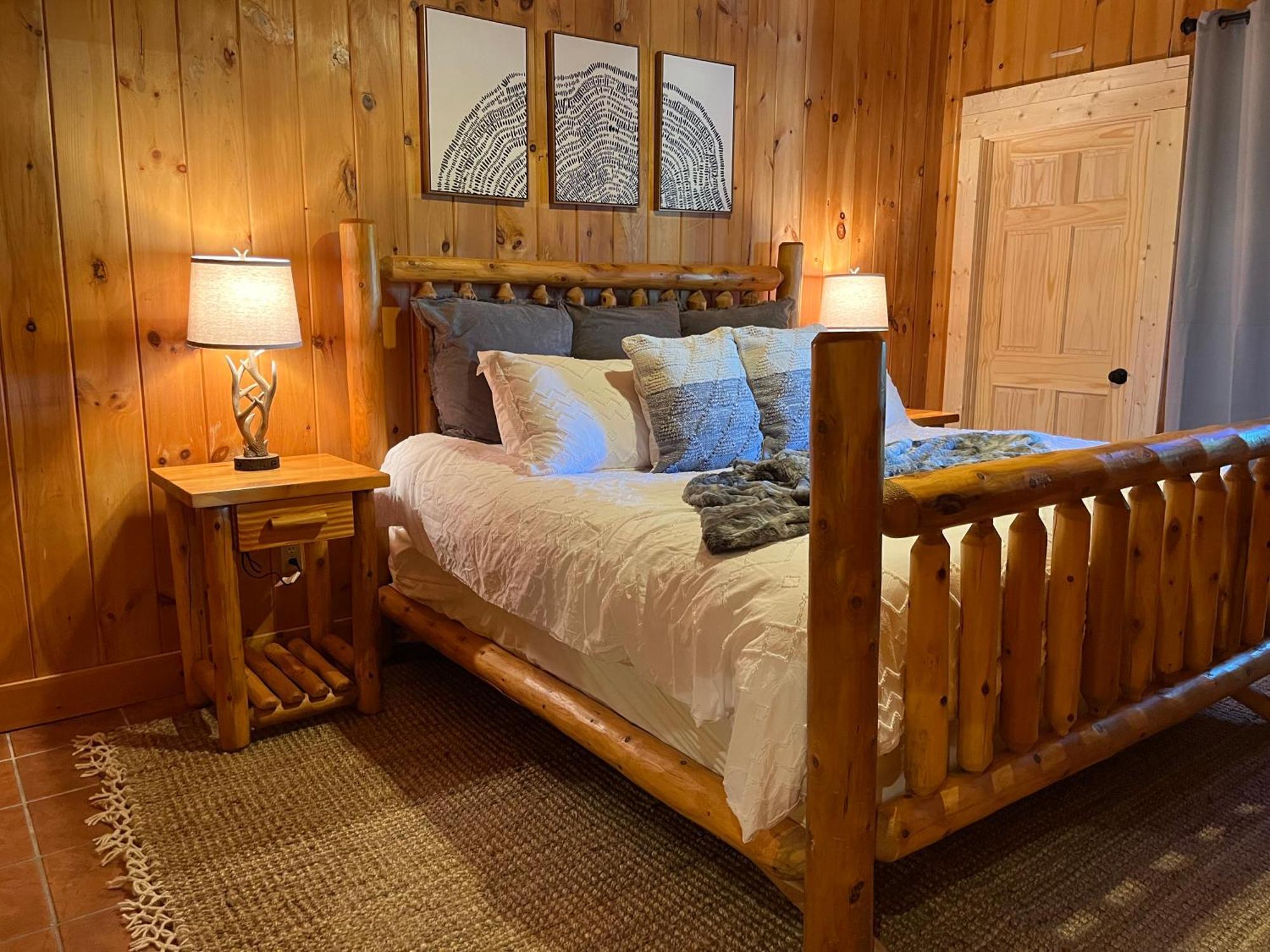Splashtacular: Indoor Pool~gorgeous Views~hottub~gameroom~resort Chalet