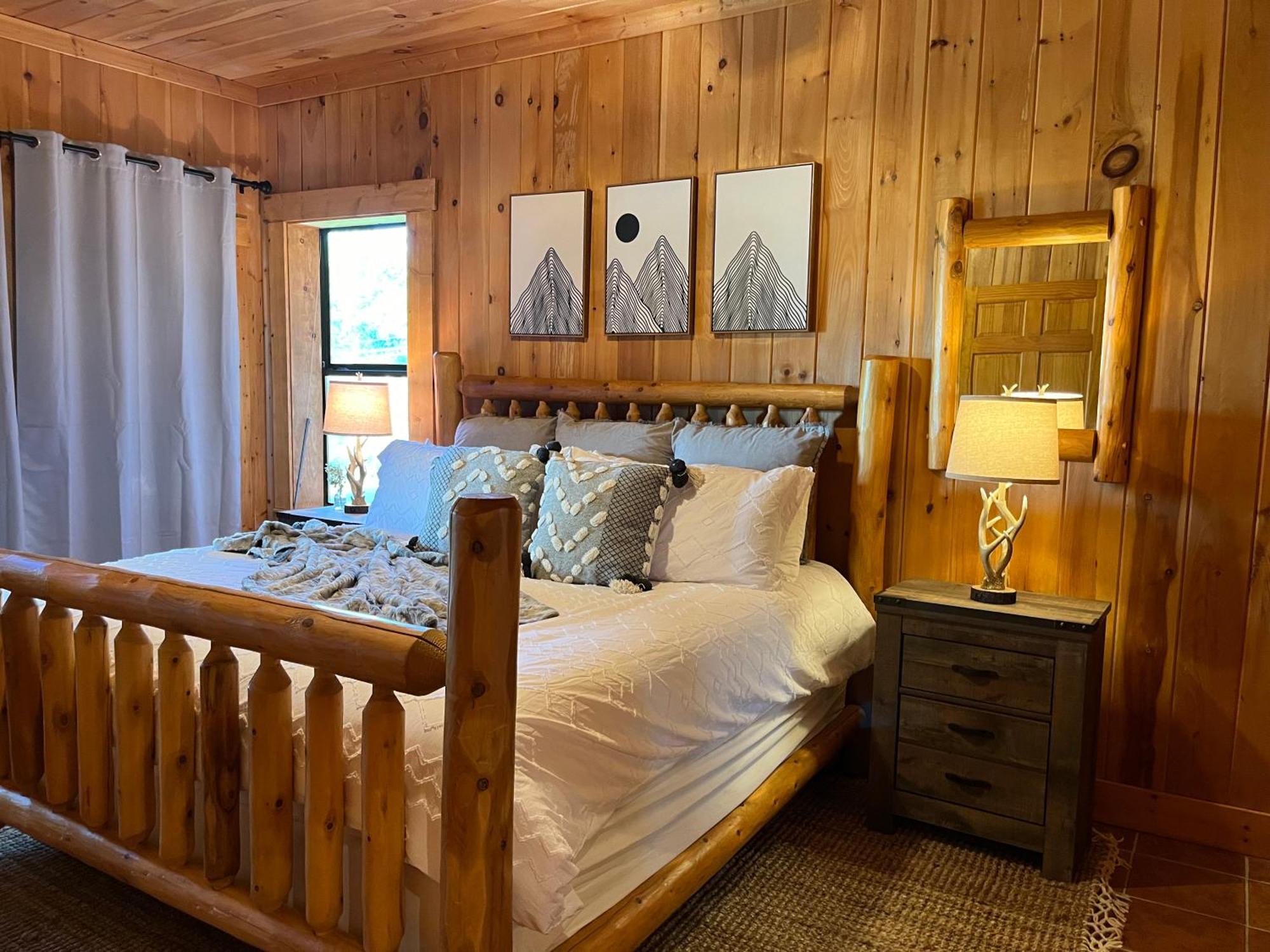 Splashtacular: Indoor Pool~gorgeous Views~hottub~gameroom~resort Chalet *