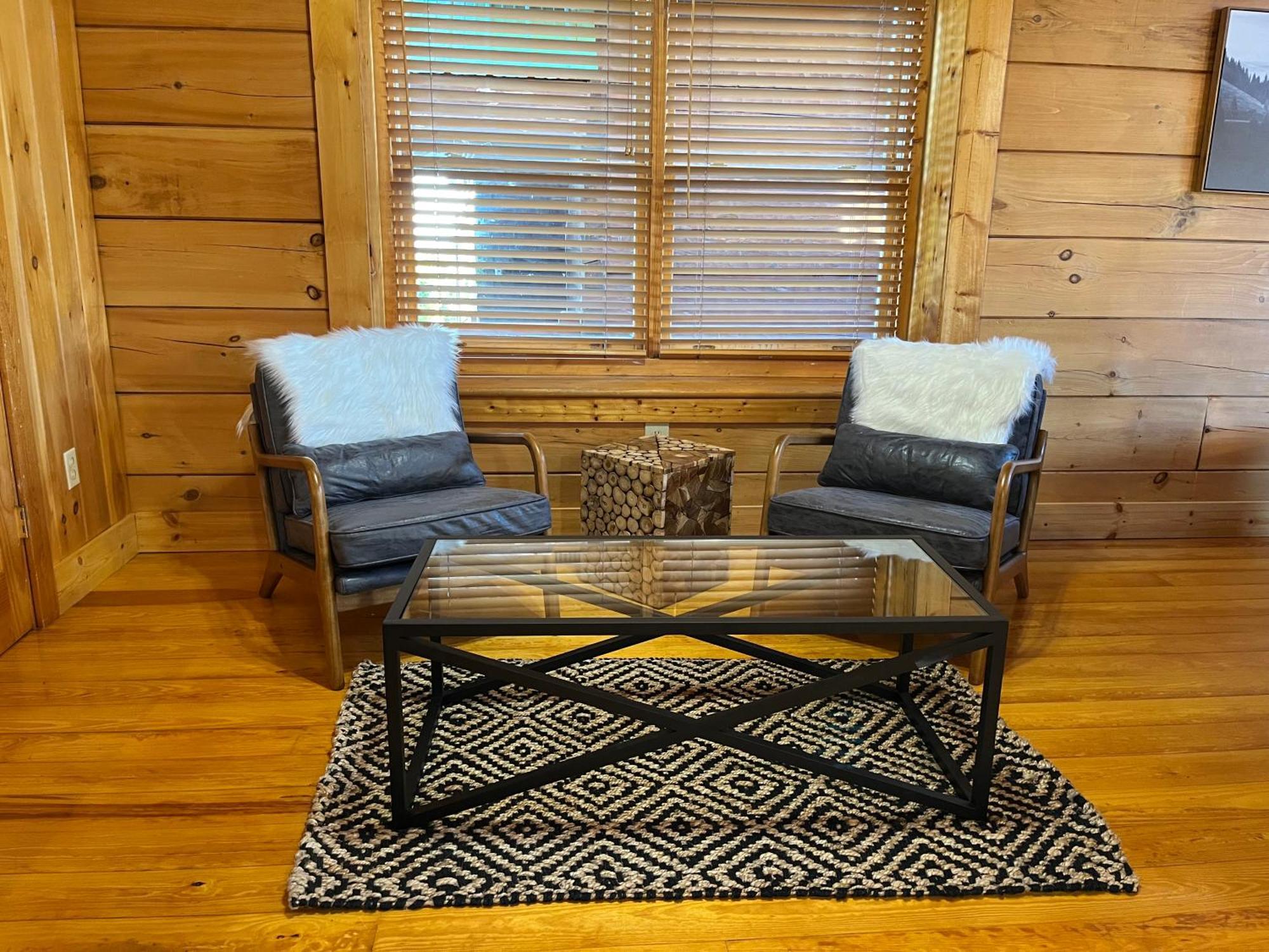 Chalet Splashtacular: Indoor Pool~gorgeous Views~hottub~gameroom~resort *