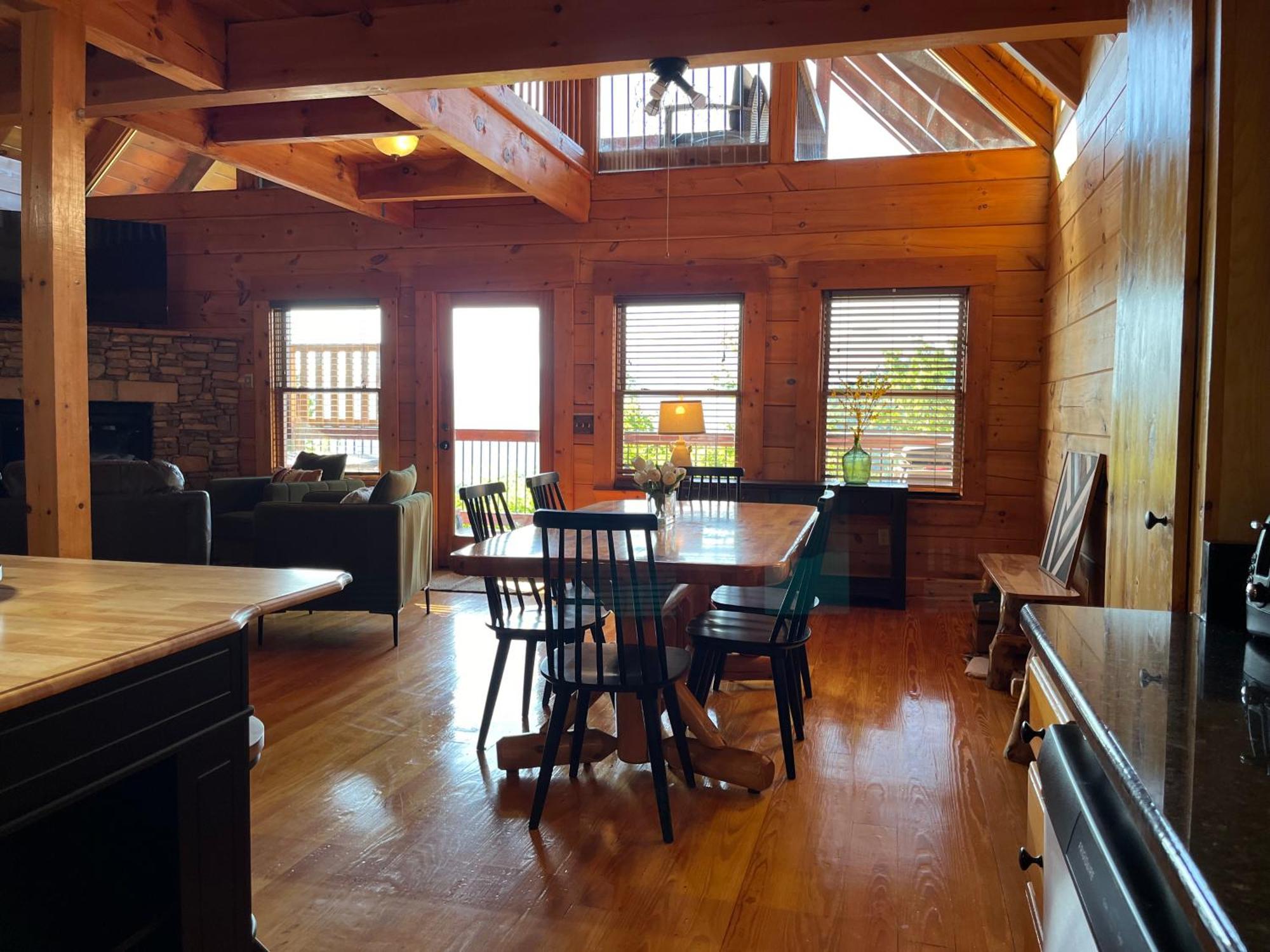 Chalet Splashtacular: Indoor Pool~gorgeous Views~hottub~gameroom~resort Gatlinburg