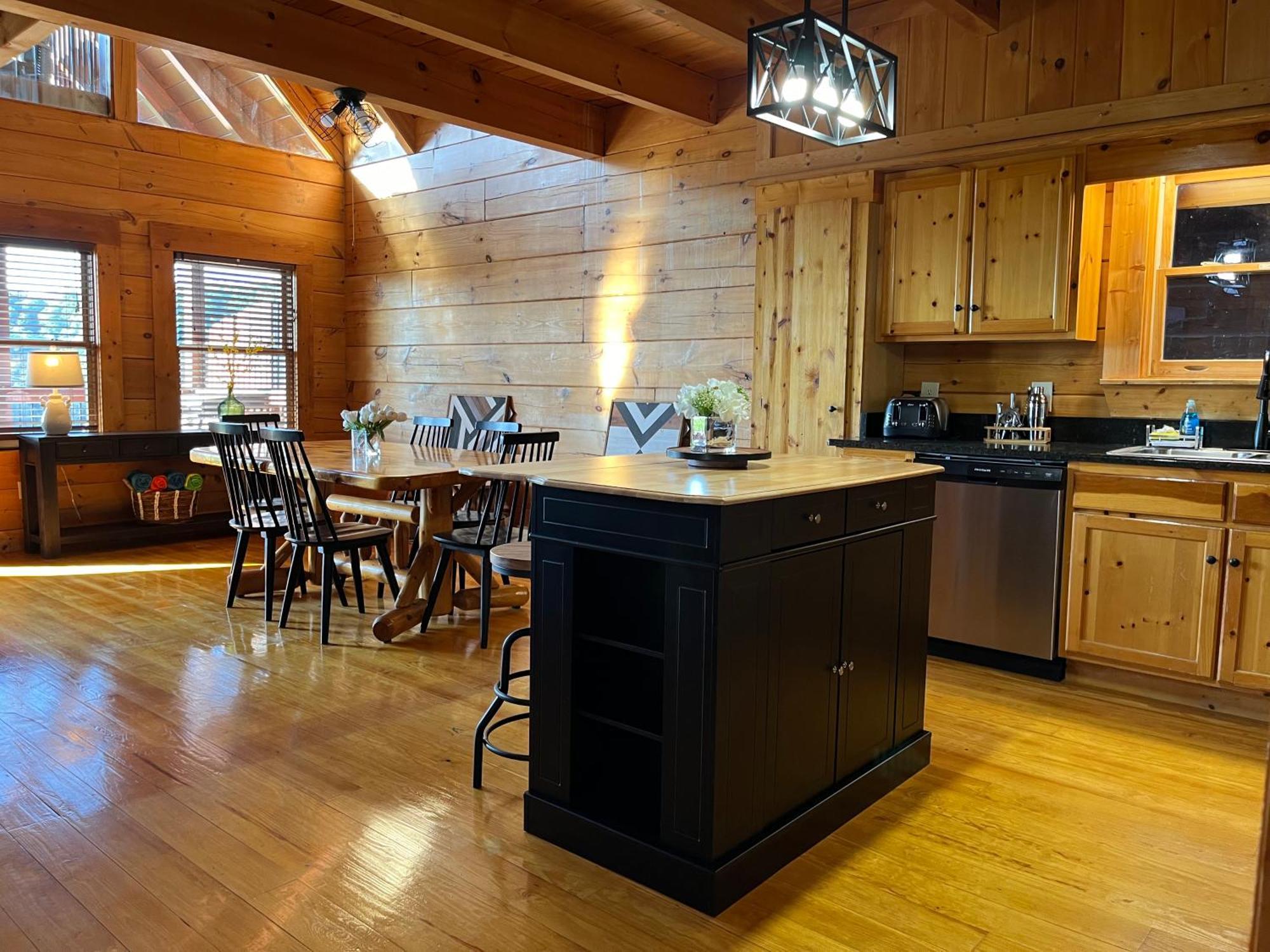 Chalet Splashtacular: Indoor Pool~gorgeous Views~hottub~gameroom~resort Gatlinburg