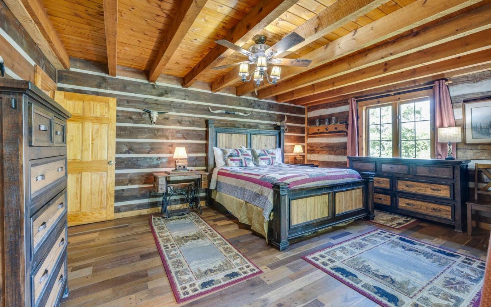 Hand Hewn Hideaway * Gatlinburg