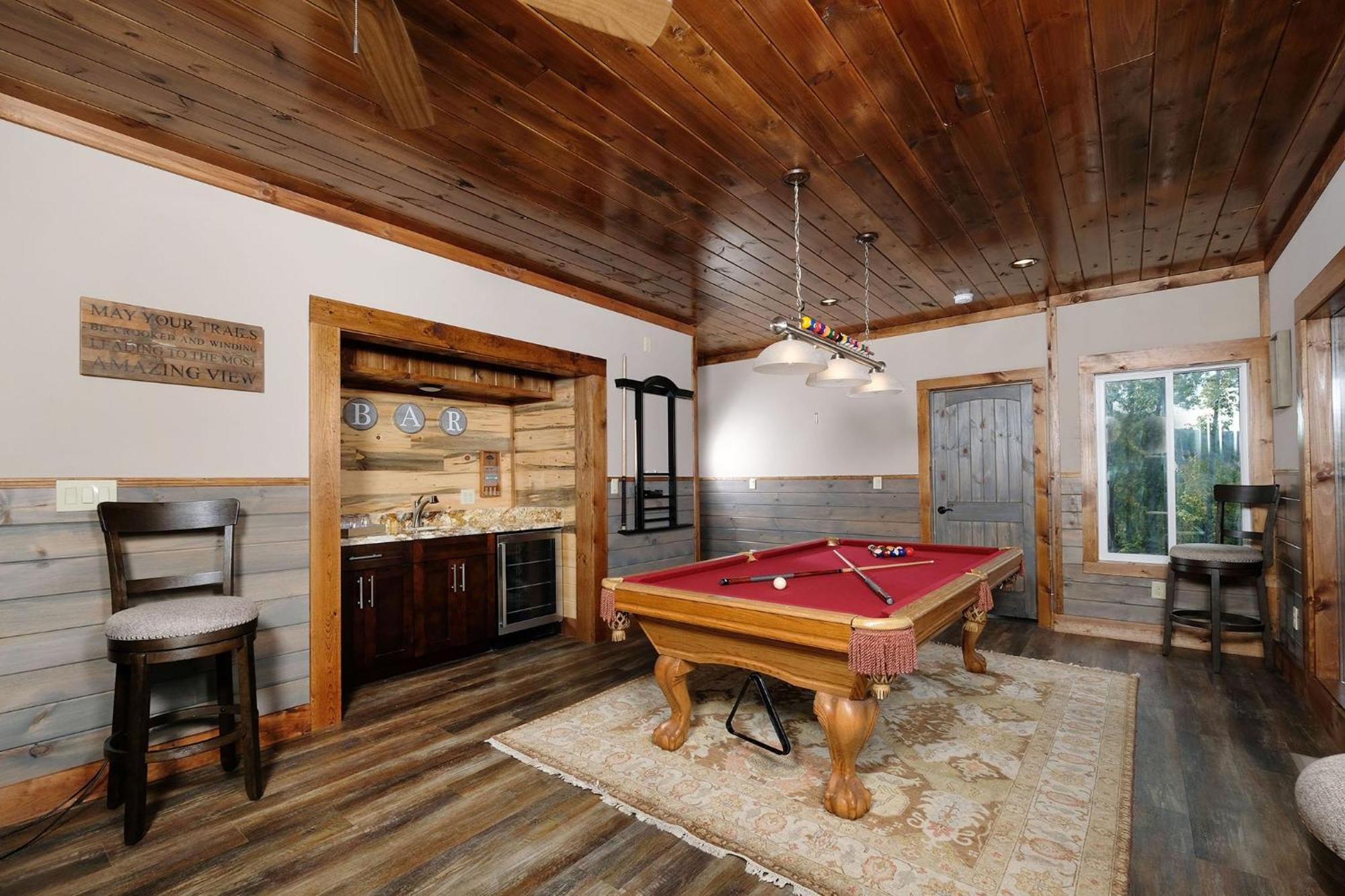 Villa Looking Glass