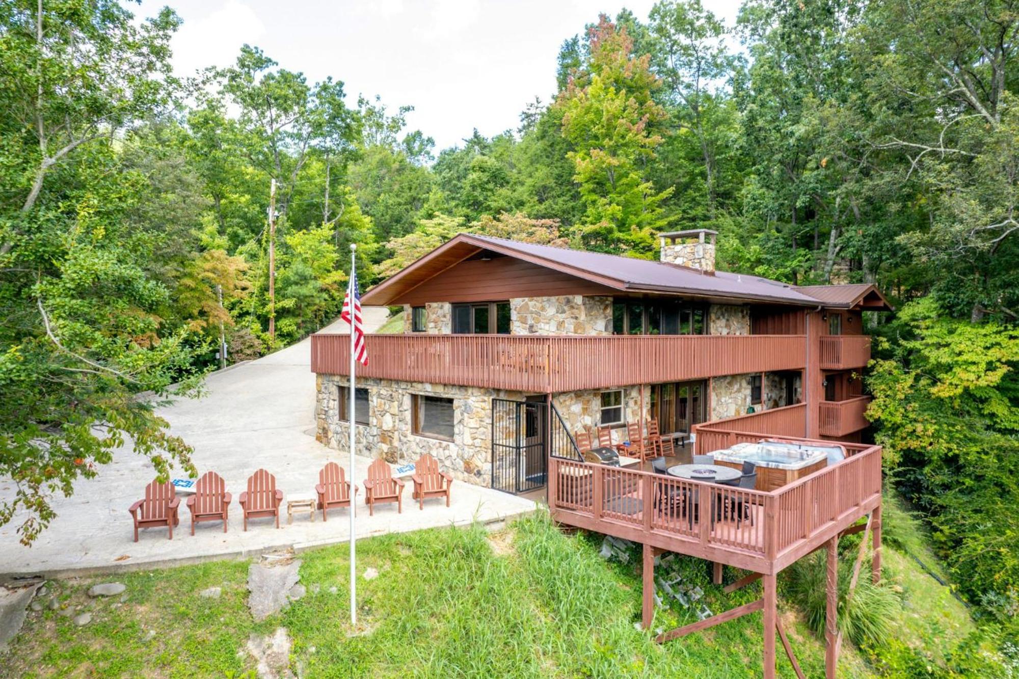 Picture Perfect 925 Gatlinburg