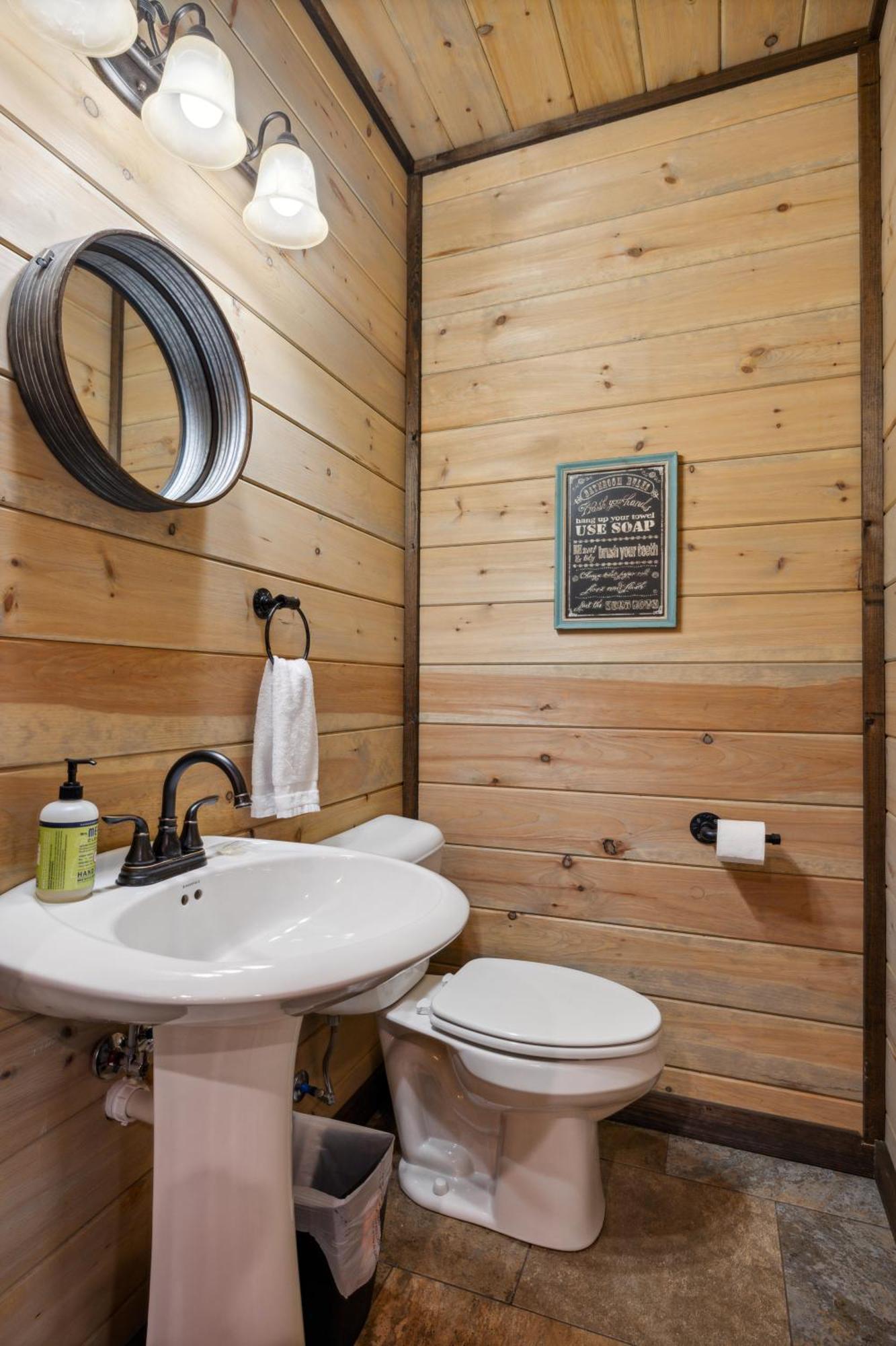 Serene 2br With Hot Tub, Games & Mountain Views In Cobbly Knob Family & Pet Friendly Gatlinburg