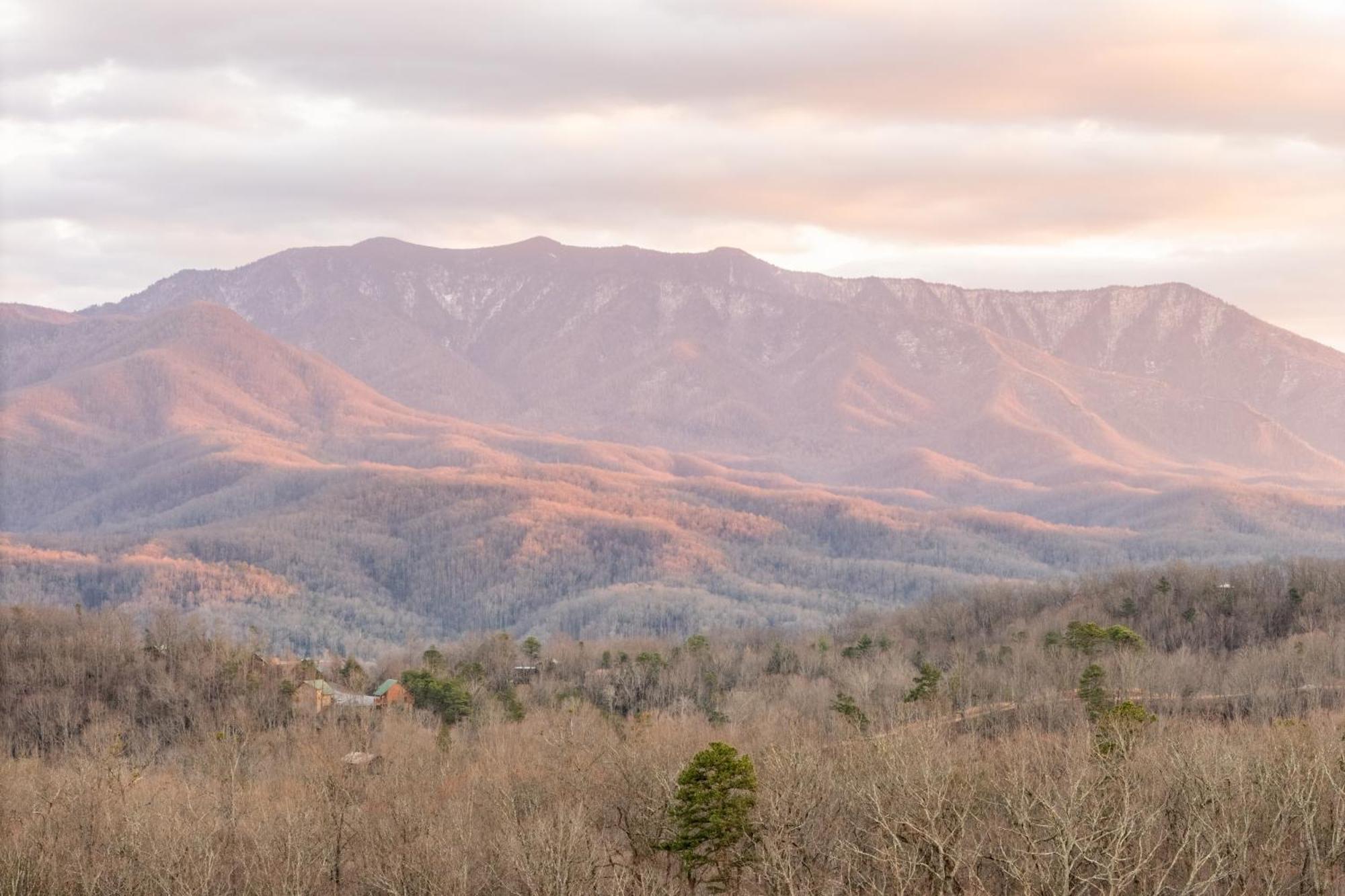Misty Mountain By Avantstay Hot Tub Mountain Views Theater Pool Table Gatlinburg