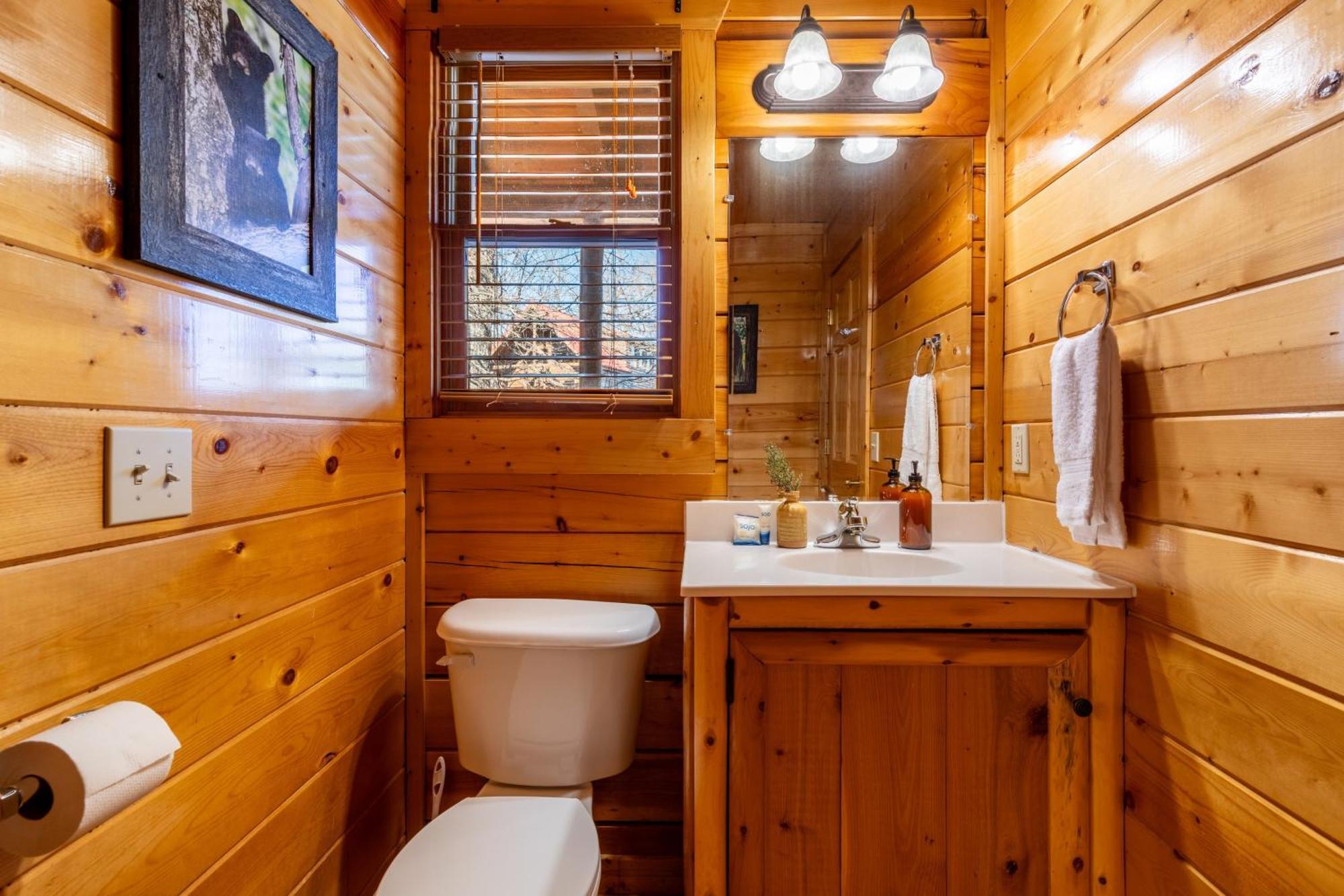Holiday home Misty Mountain By Avantstay Hot Tub Mountain Views Theater Pool Table Gatlinburg