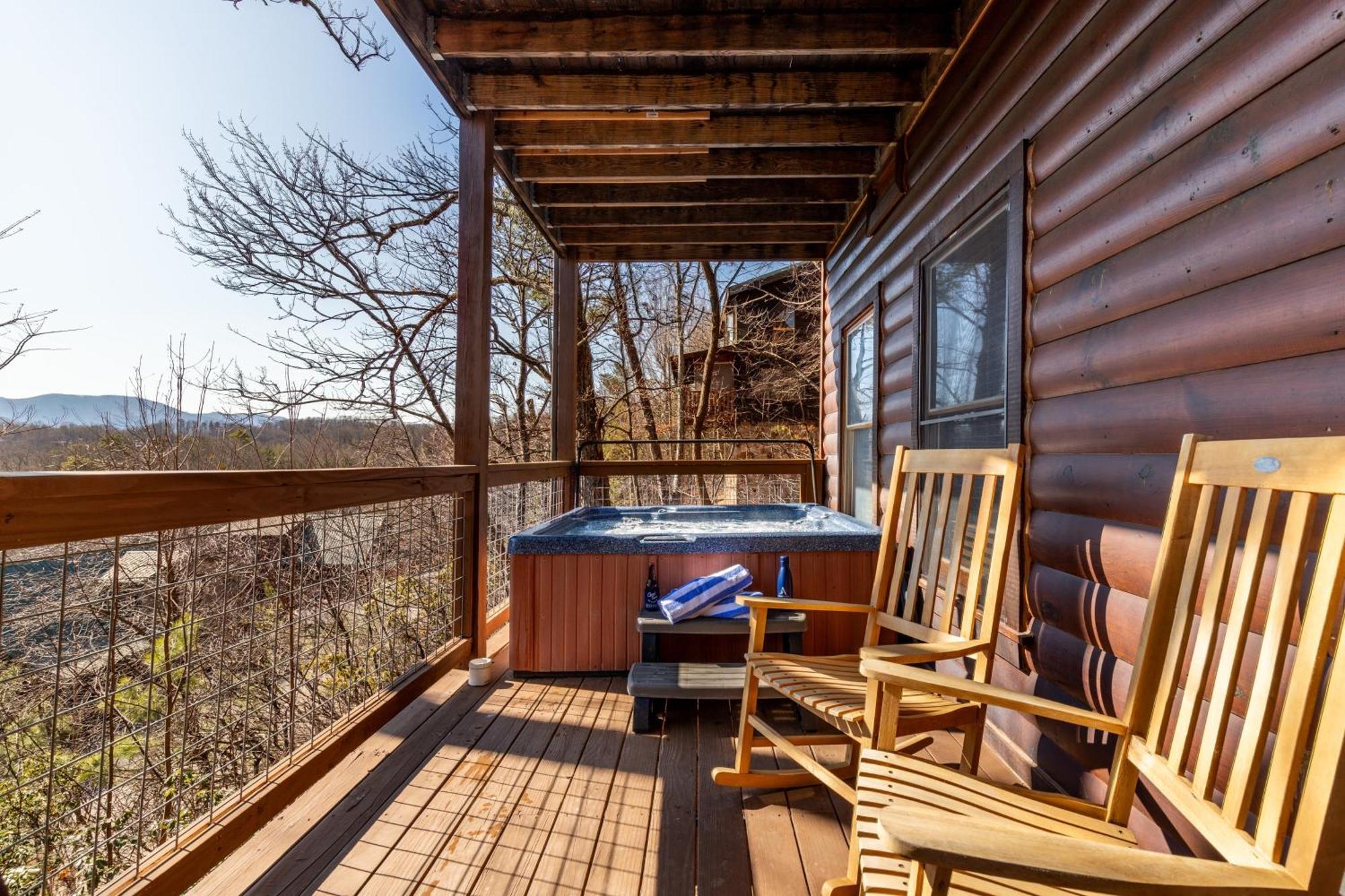 Holiday home Misty Mountain By Avantstay Hot Tub Mountain Views Theater Pool Table
