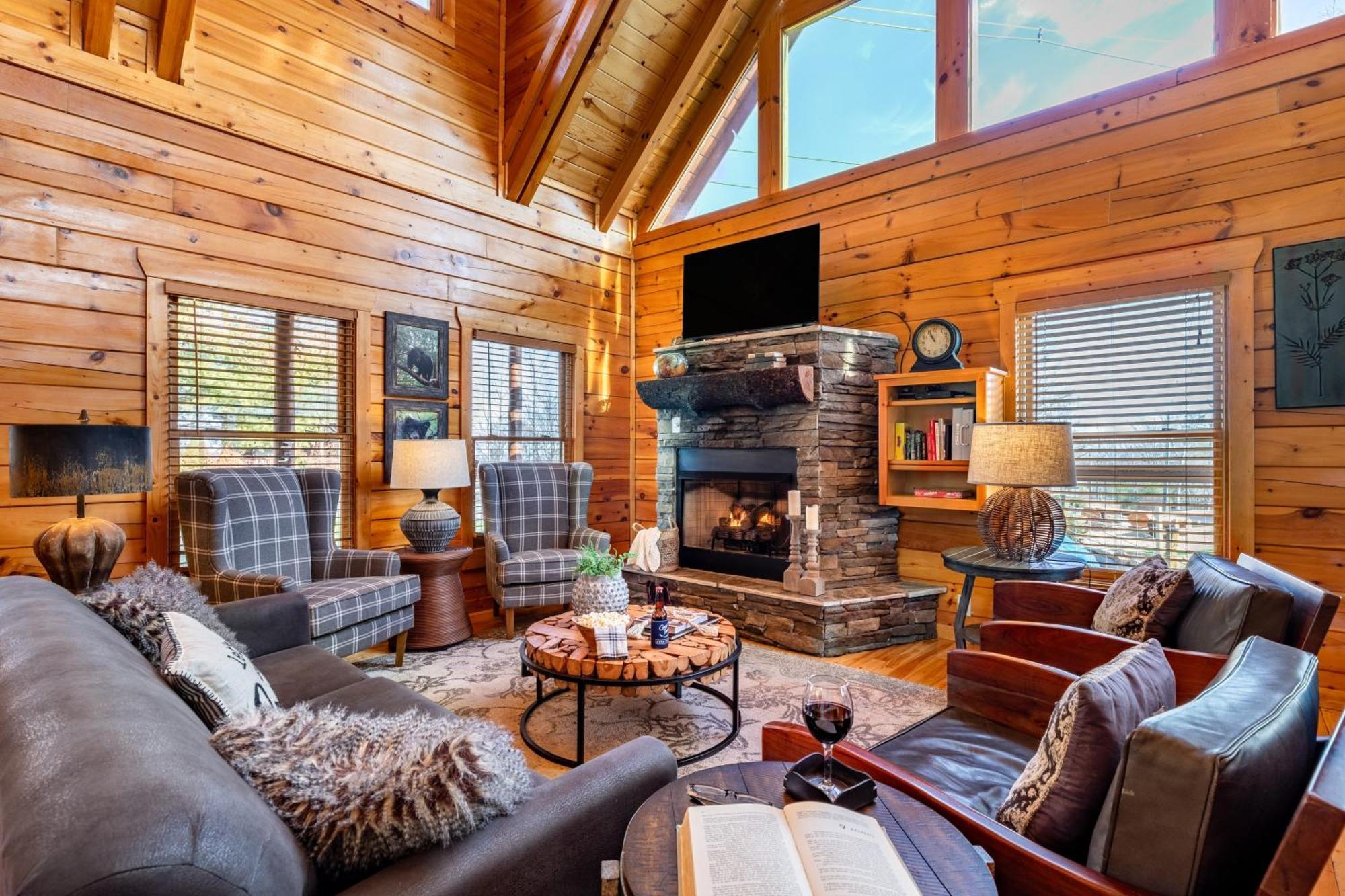 Misty Mountain By Avantstay Hot Tub Mountain Views Theater Pool Table Holiday home Gatlinburg