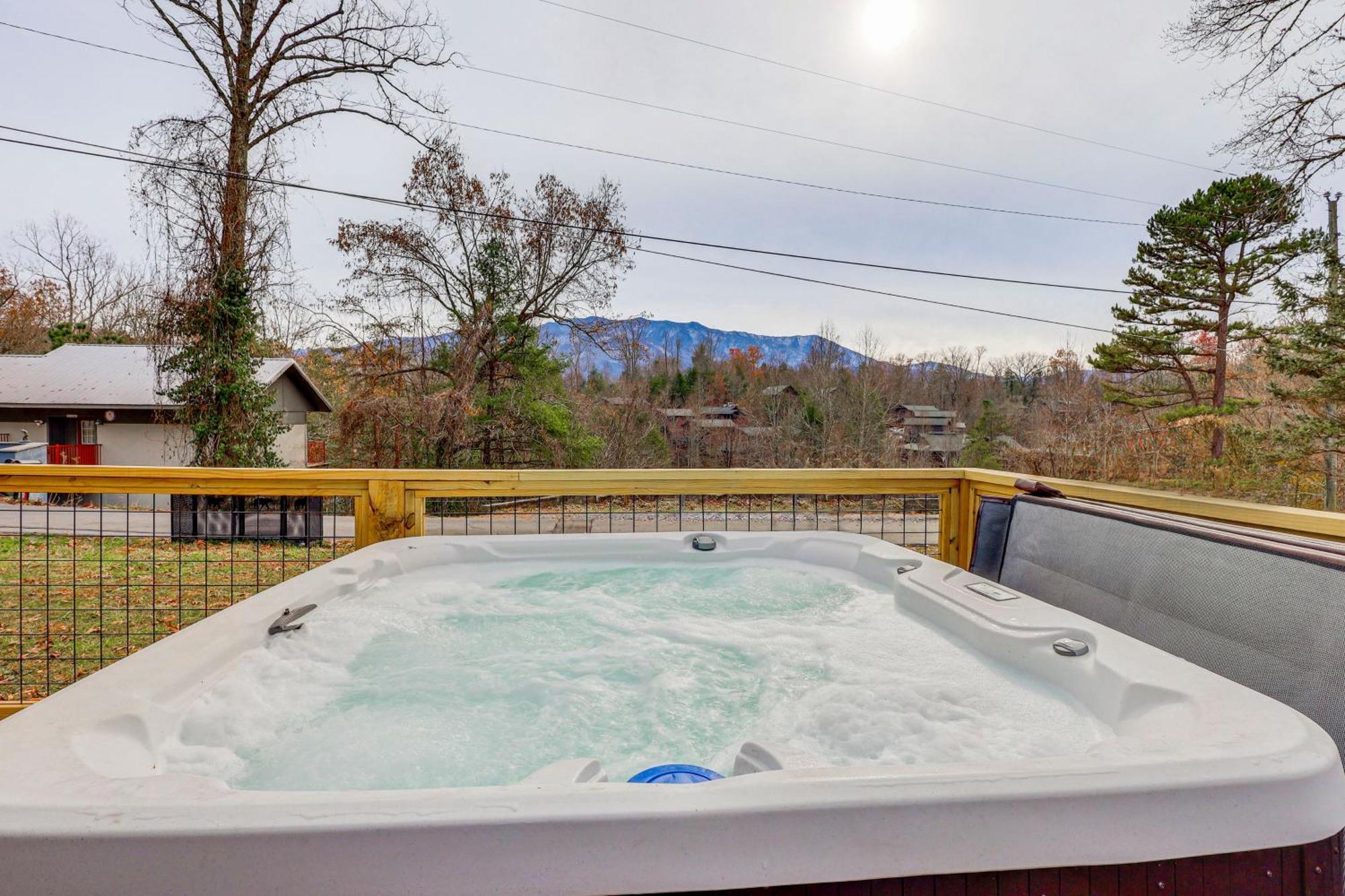Family-friendly With Hot Tub In Gatlinburg! Gatlinburg