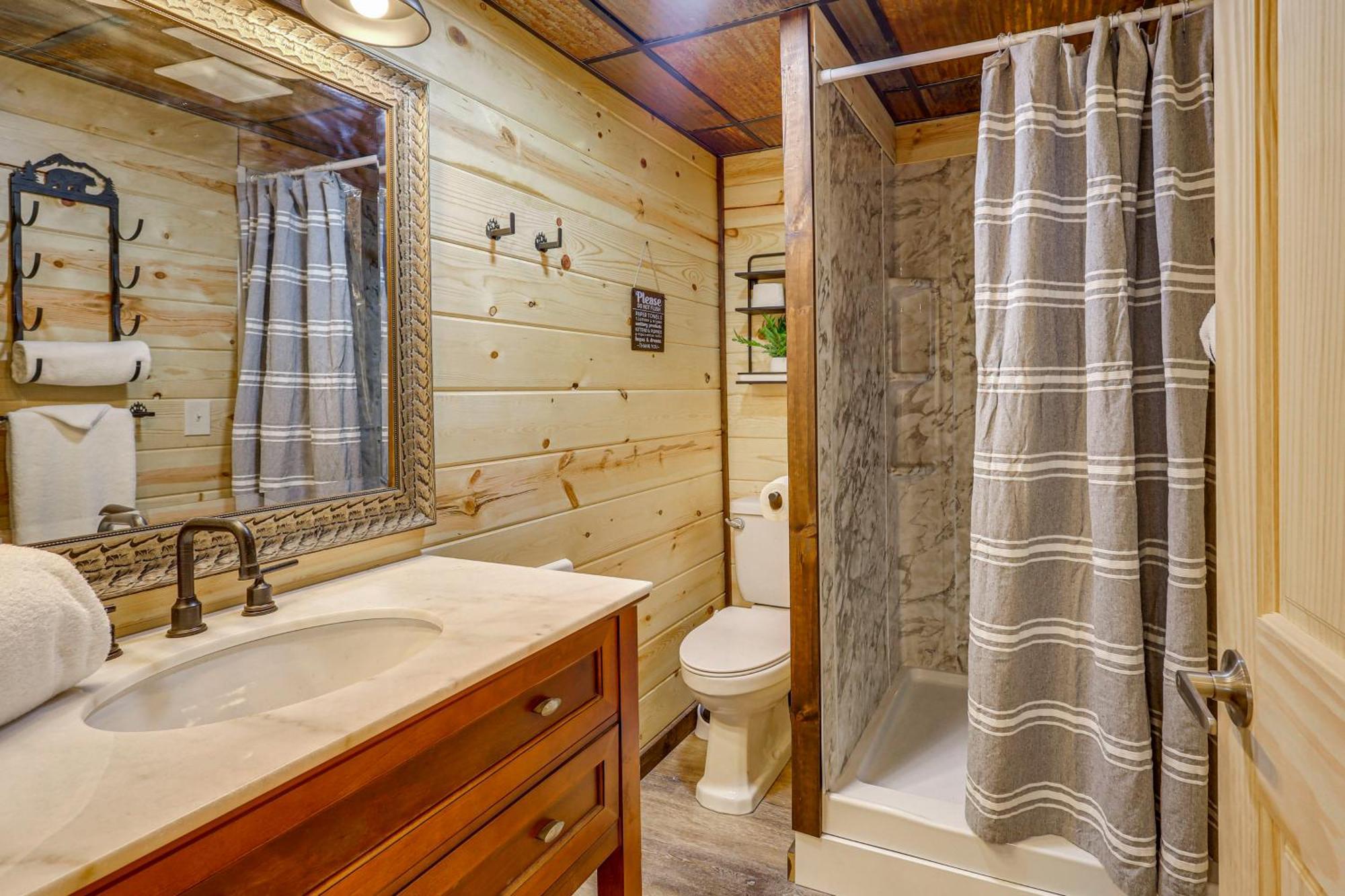 Holiday home Family-friendly With Hot Tub In Gatlinburg! *