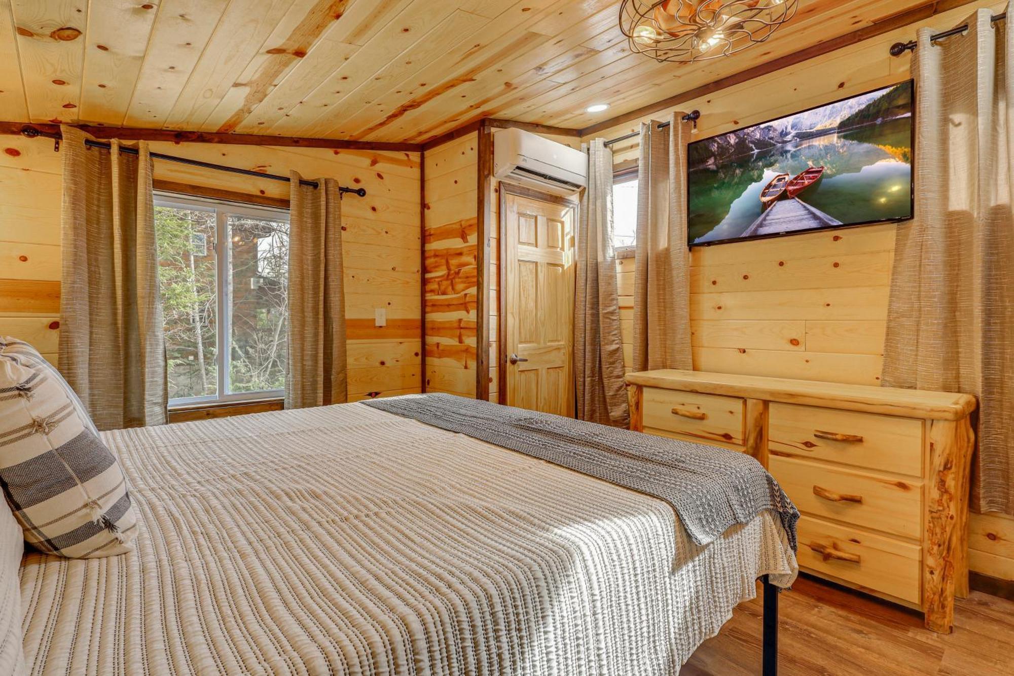 Holiday home Family-friendly With Hot Tub In Gatlinburg!