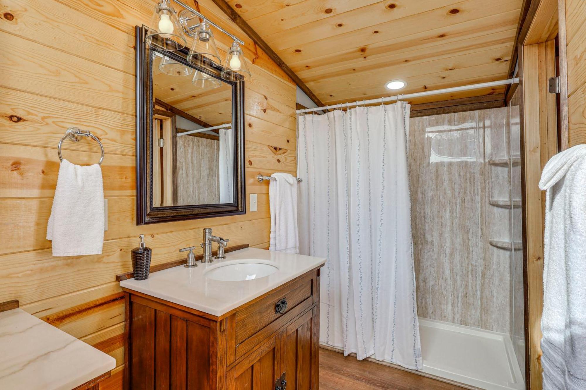 Holiday home Family-friendly With Hot Tub In Gatlinburg! *