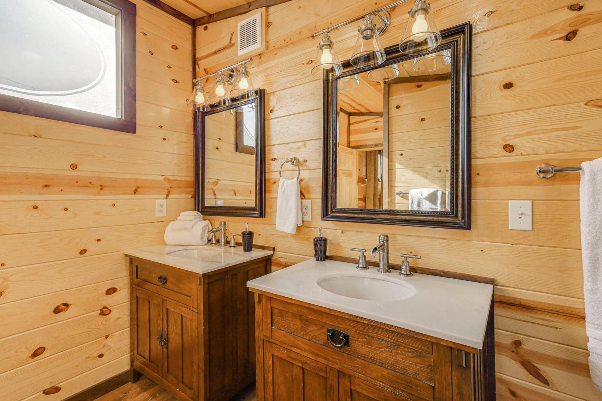 Family-friendly With Hot Tub In Gatlinburg! *