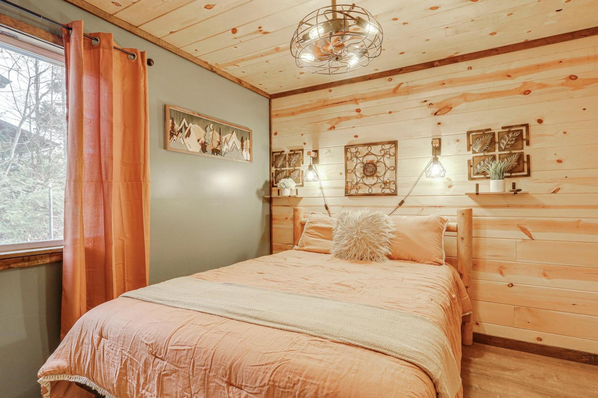 Holiday home Family-friendly With Hot Tub In Gatlinburg!