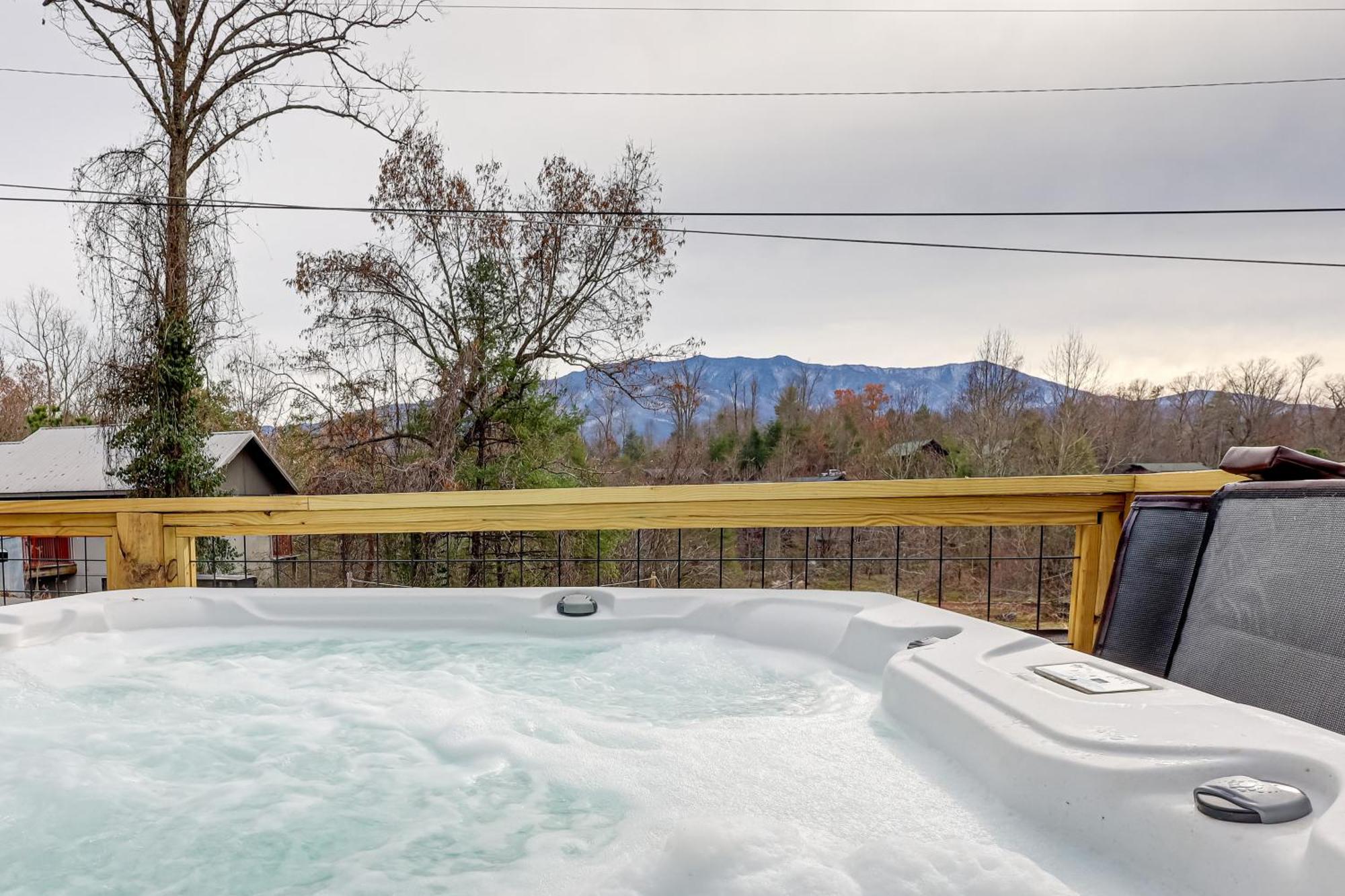 Family-friendly With Hot Tub In Gatlinburg! *