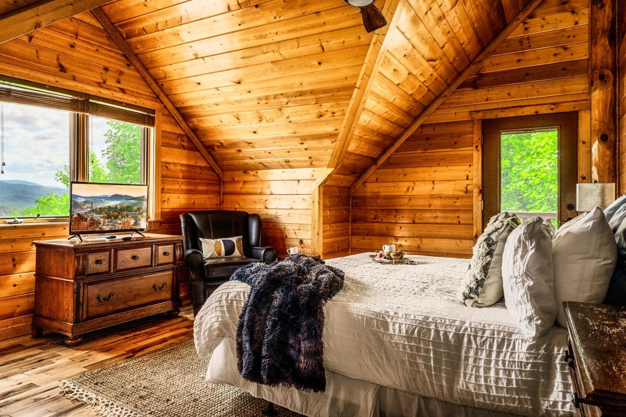 Great Alpine - 4 Kingsuites-july Deals-views-hot Tub-firepit-gamerm Chalet Gatlinburg