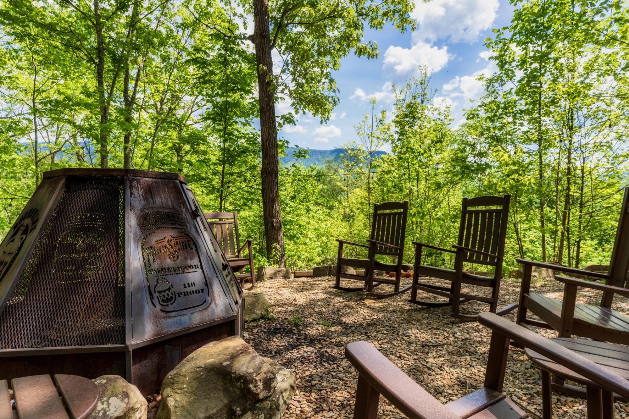 Moonshine Mtn - Hugelodge - Views - April Deals - Game Rm - Hot Tub - Fire Pit Chalet *