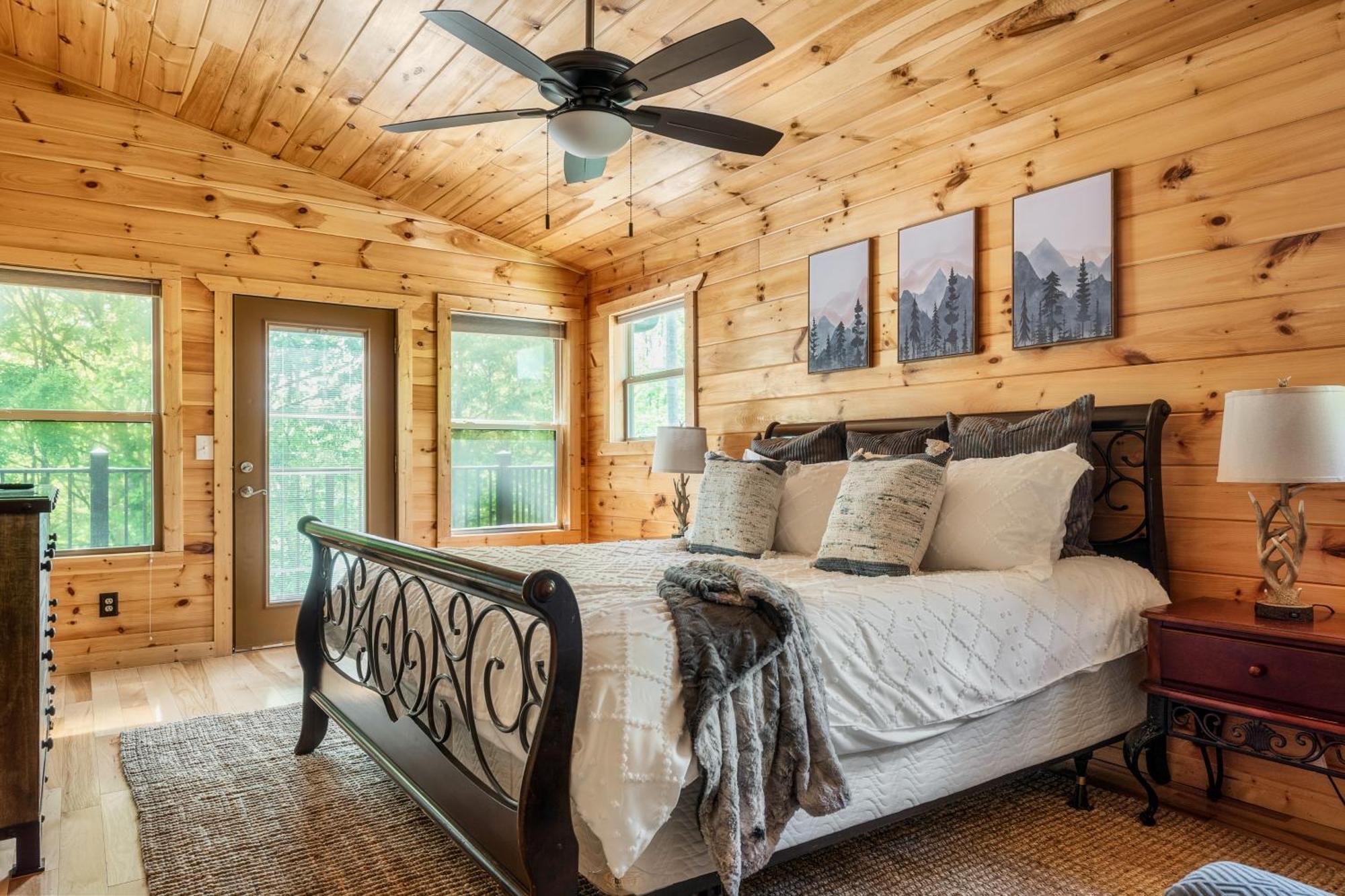 Chalet Moonshine Mtn - Hugelodge - Views - April Deals - Game Rm - Hot Tub - Fire Pit Gatlinburg