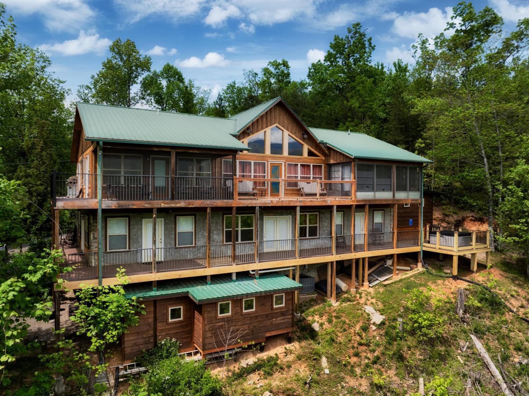 Moonshine Mtn - Hugelodge - Views - April Deals - Game Rm - Hot Tub - Fire Pit Gatlinburg