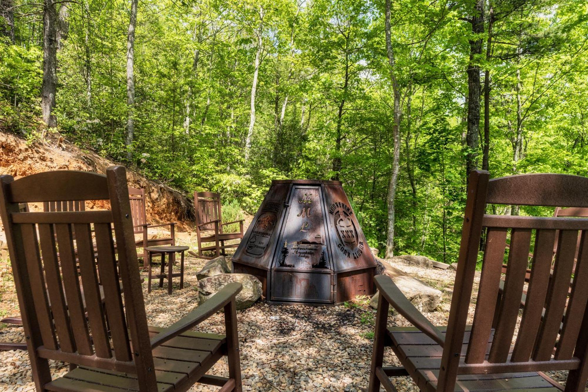 Moonshine Mtn - Hugelodge - Views - April Deals - Game Rm - Hot Tub - Fire Pit * Gatlinburg