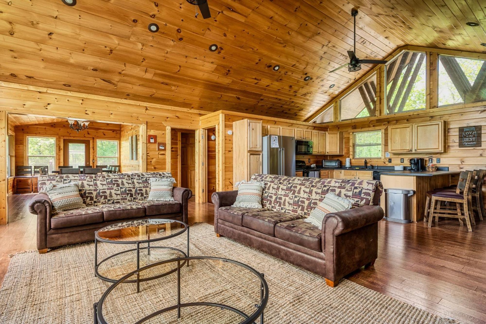 Moonshine Mtn - Hugelodge - Views - April Deals - Game Rm - Hot Tub - Fire Pit Gatlinburg
