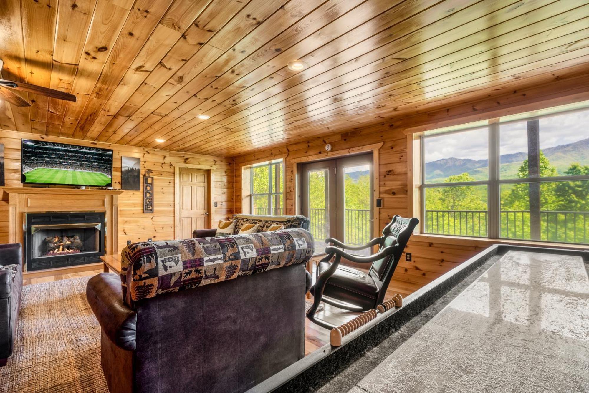 Moonshine Mtn - Hugelodge - Views - April Deals - Game Rm - Hot Tub - Fire Pit * Gatlinburg