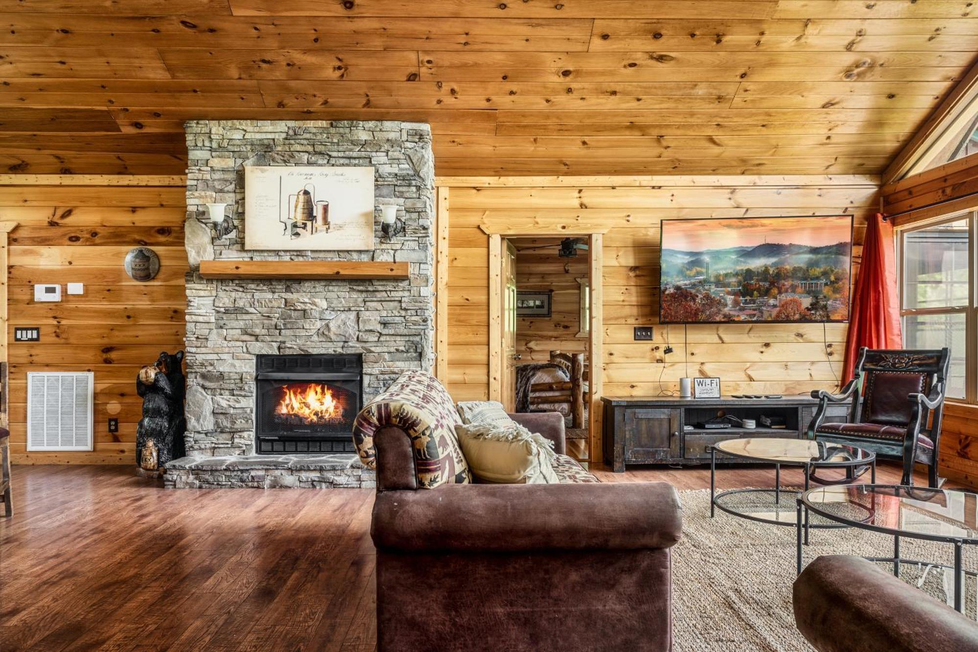 Moonshine Mtn - Hugelodge - Views - April Deals - Game Rm - Hot Tub - Fire Pit