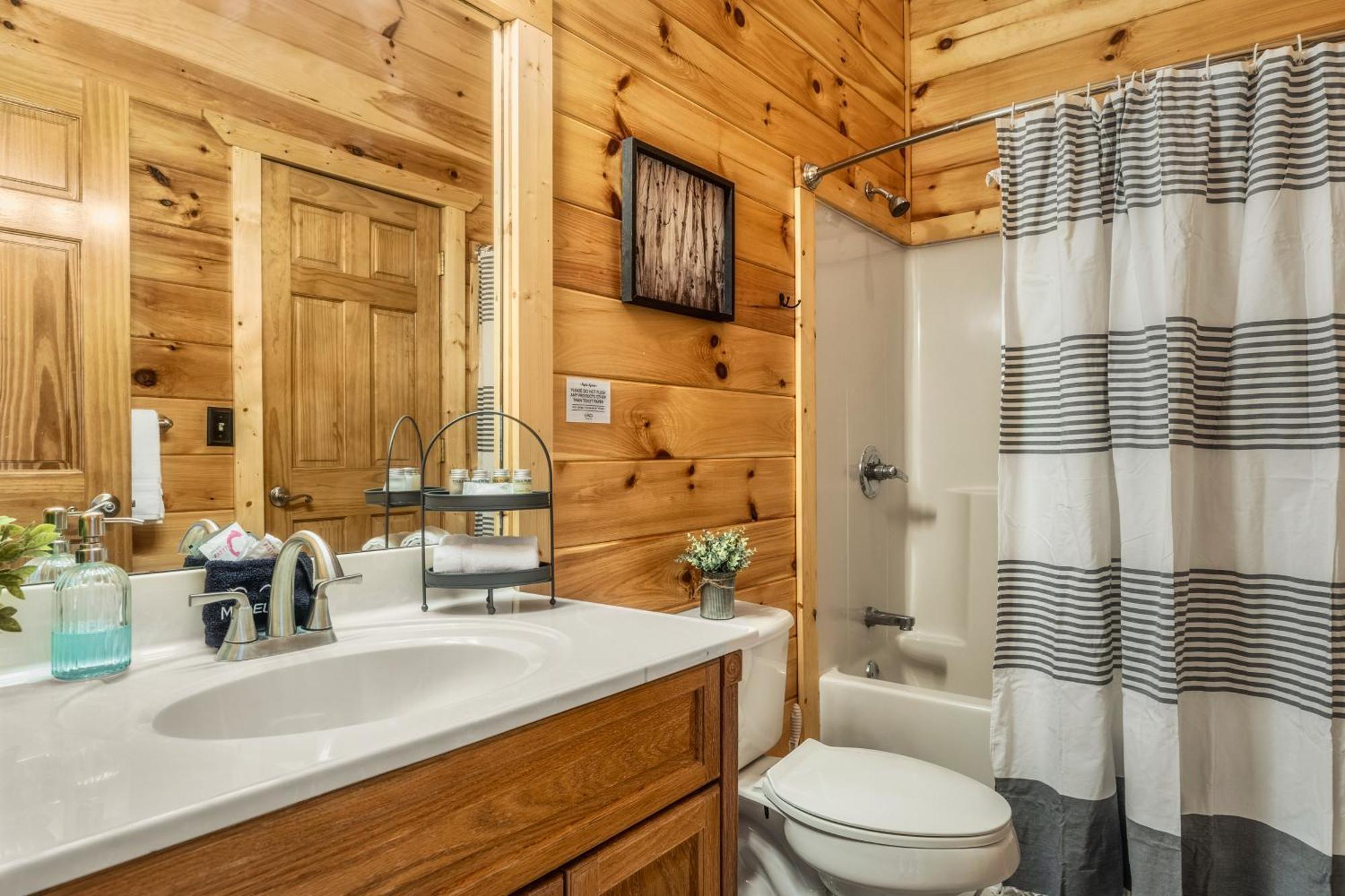 Moonshine Mtn - Hugelodge - Views - April Deals - Game Rm - Hot Tub - Fire Pit Chalet