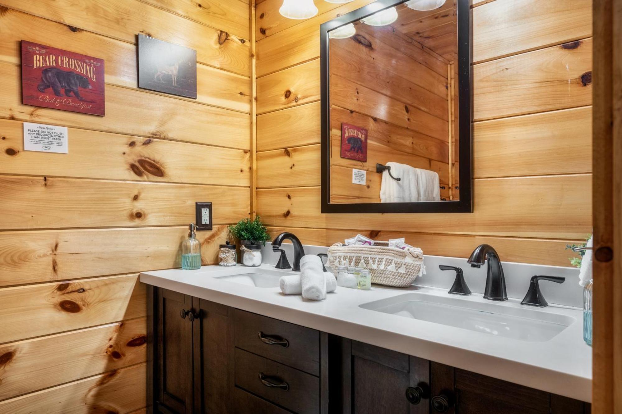 Moonshine Mtn - Hugelodge - Views - April Deals - Game Rm - Hot Tub - Fire Pit Chalet