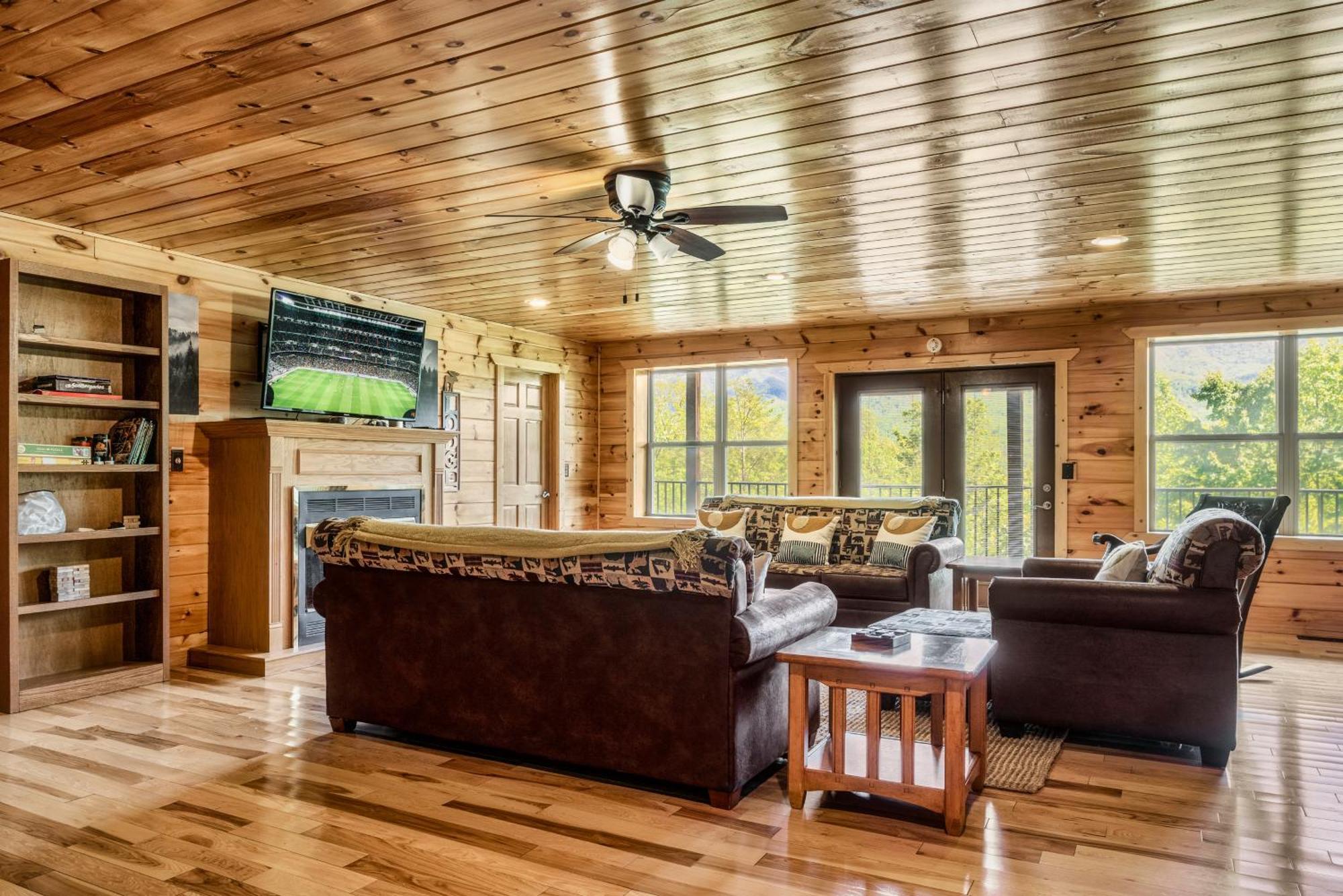 Chalet Moonshine Mtn - Hugelodge - Views - April Deals - Game Rm - Hot Tub - Fire Pit *