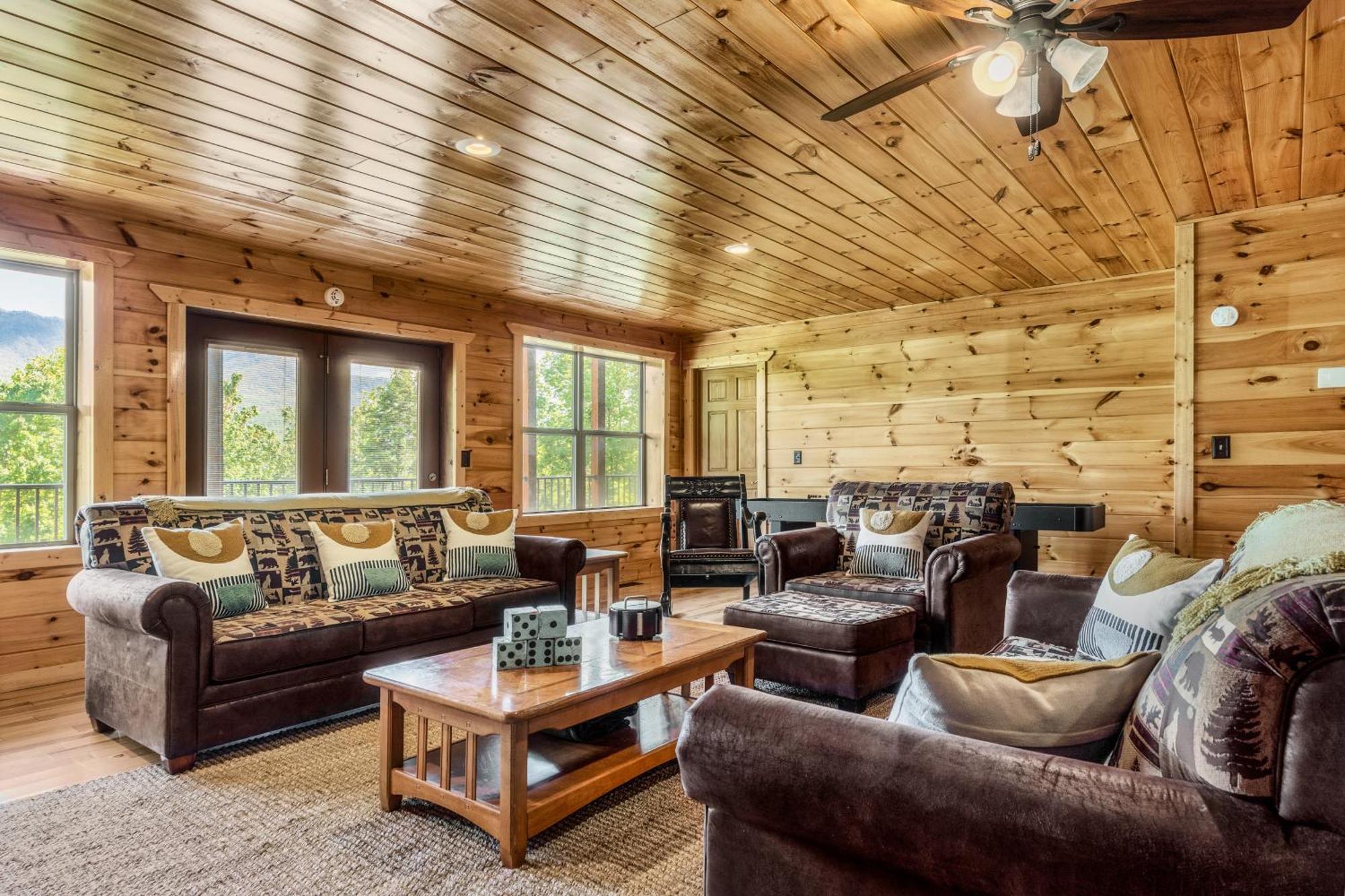 Moonshine Mtn - Hugelodge - Views - April Deals - Game Rm - Hot Tub - Fire Pit * Gatlinburg