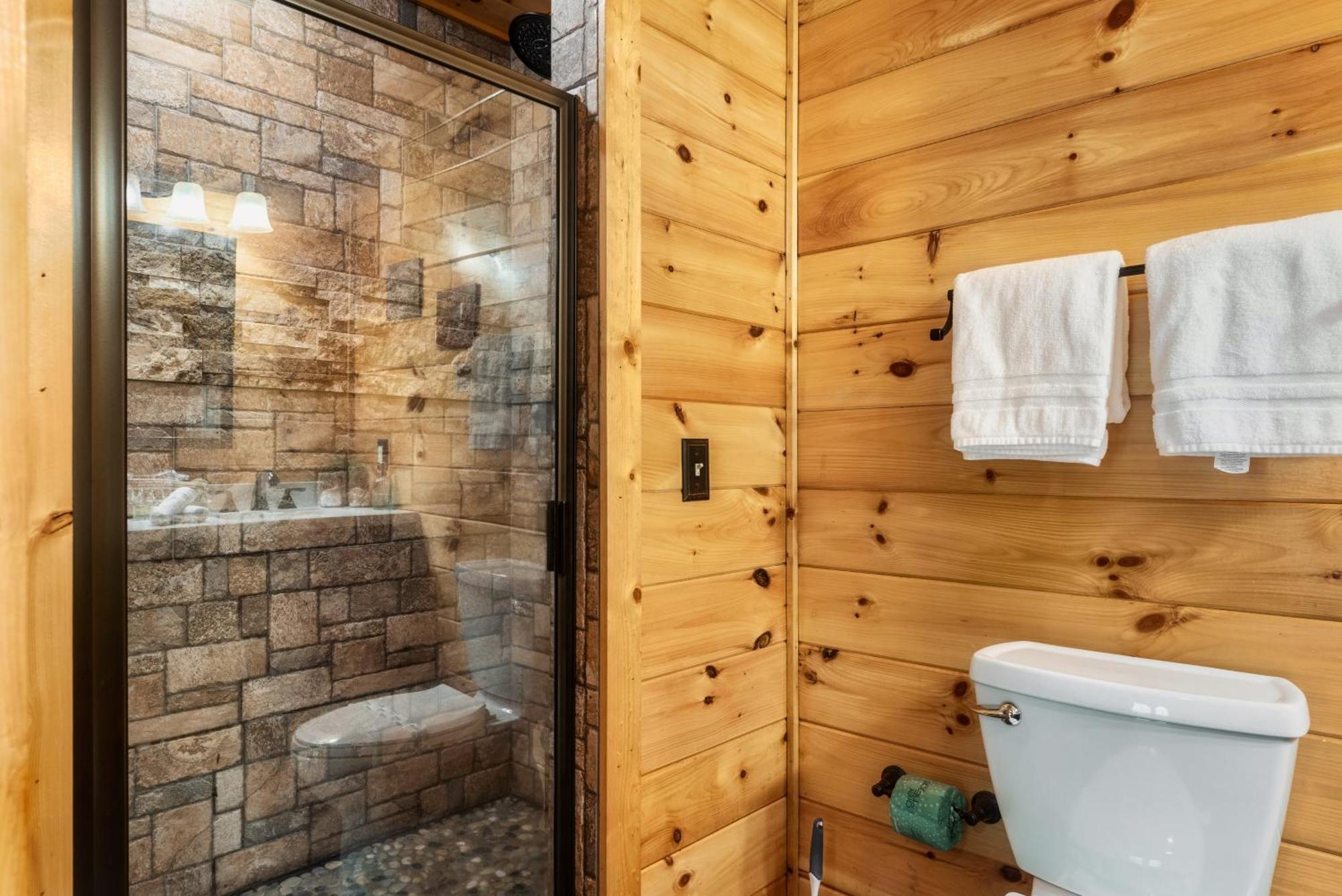 Chalet Moonshine Mtn - Hugelodge - Views - April Deals - Game Rm - Hot Tub - Fire Pit