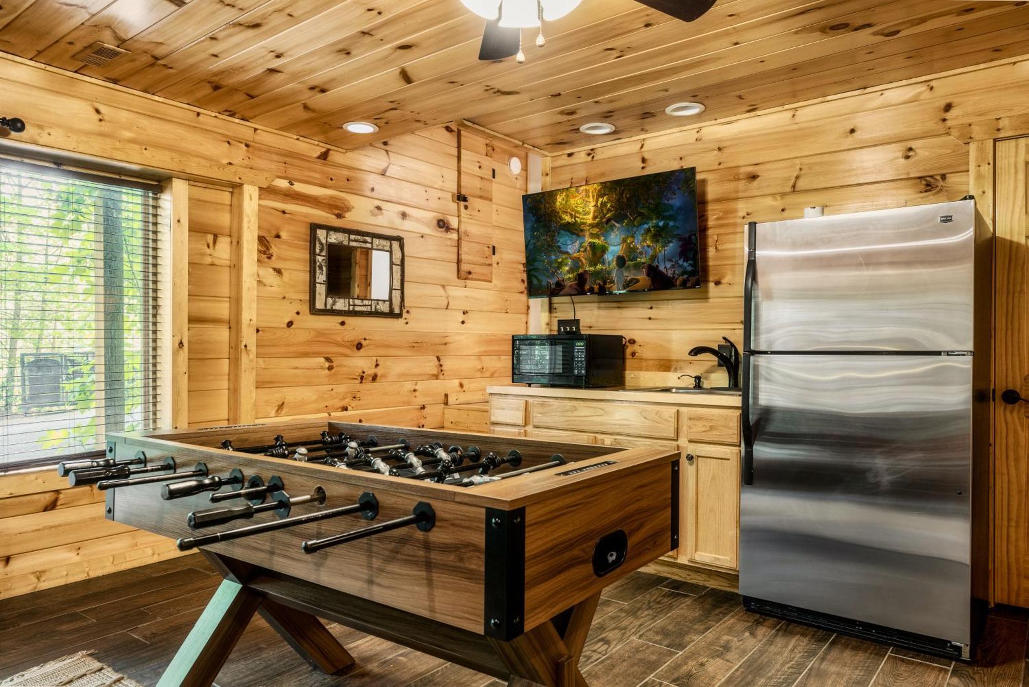 Moonshine Mtn - Hugelodge - Views - April Deals - Game Rm - Hot Tub - Fire Pit Chalet Gatlinburg