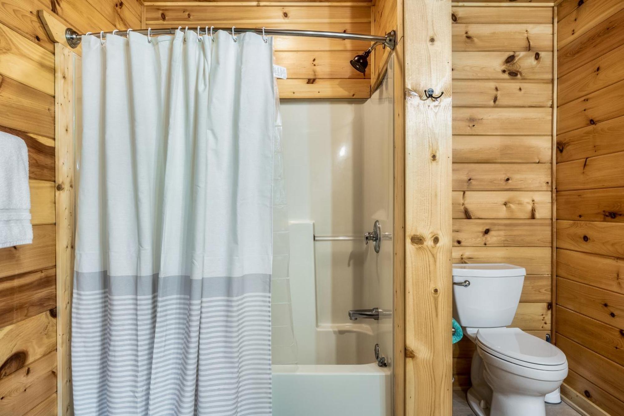Moonshine Mtn - Hugelodge - Views - April Deals - Game Rm - Hot Tub - Fire Pit * Gatlinburg