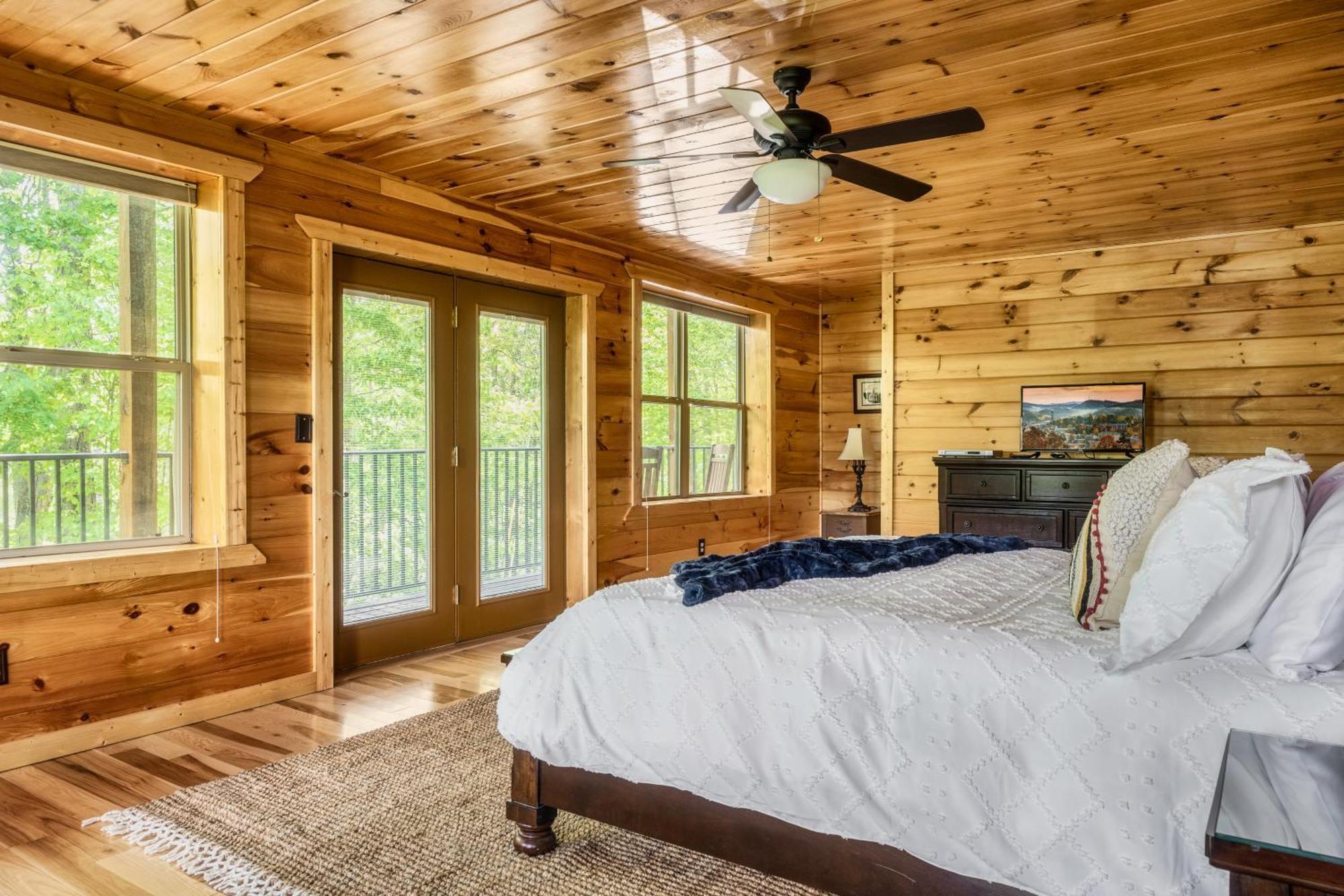 Moonshine Mtn - Hugelodge - Views - April Deals - Game Rm - Hot Tub - Fire Pit Chalet *