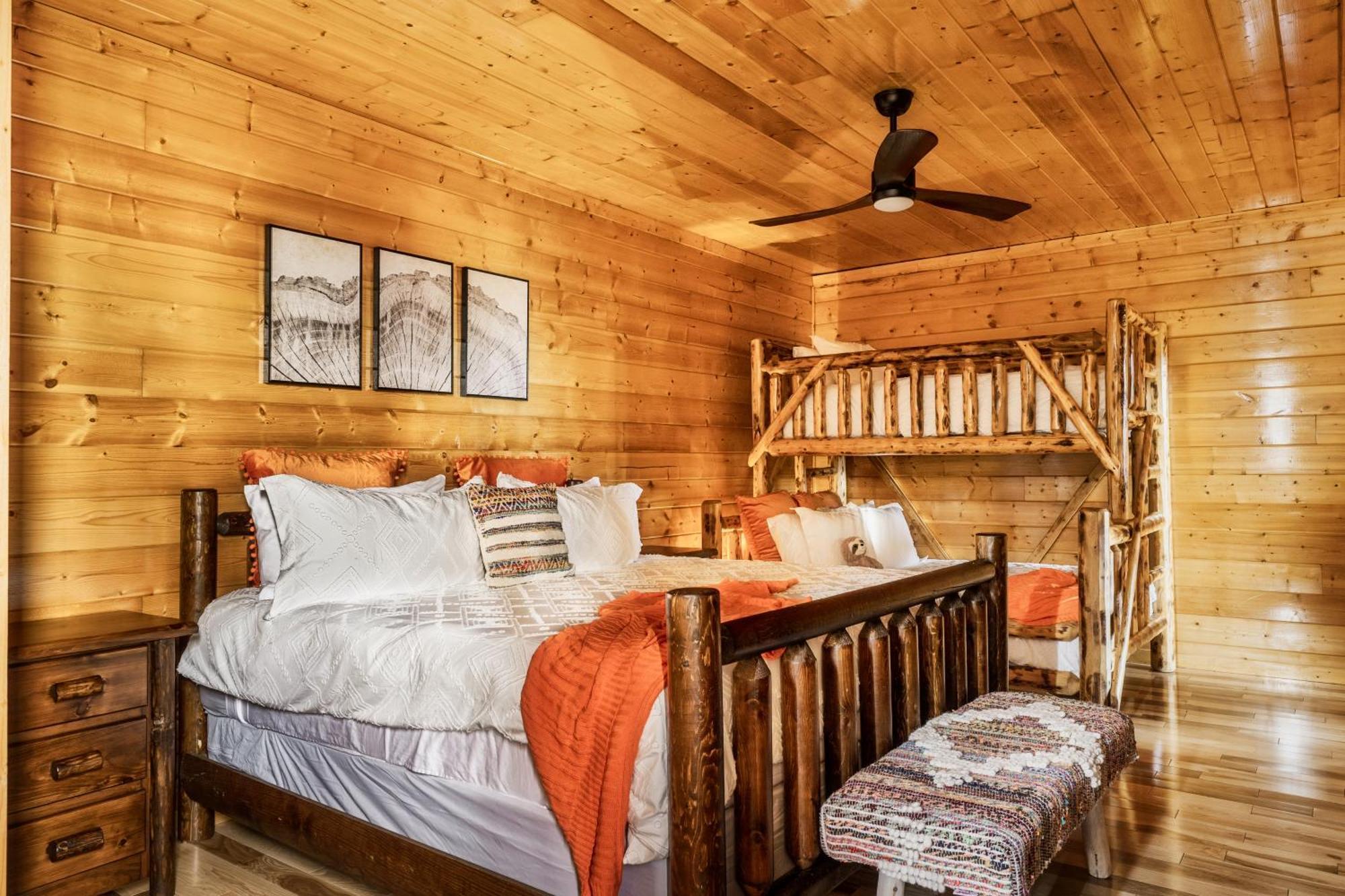 Timberwolf - Luxe 5 Star Retreat-july Deal-game Rm-ps5-firepit-hot Tub