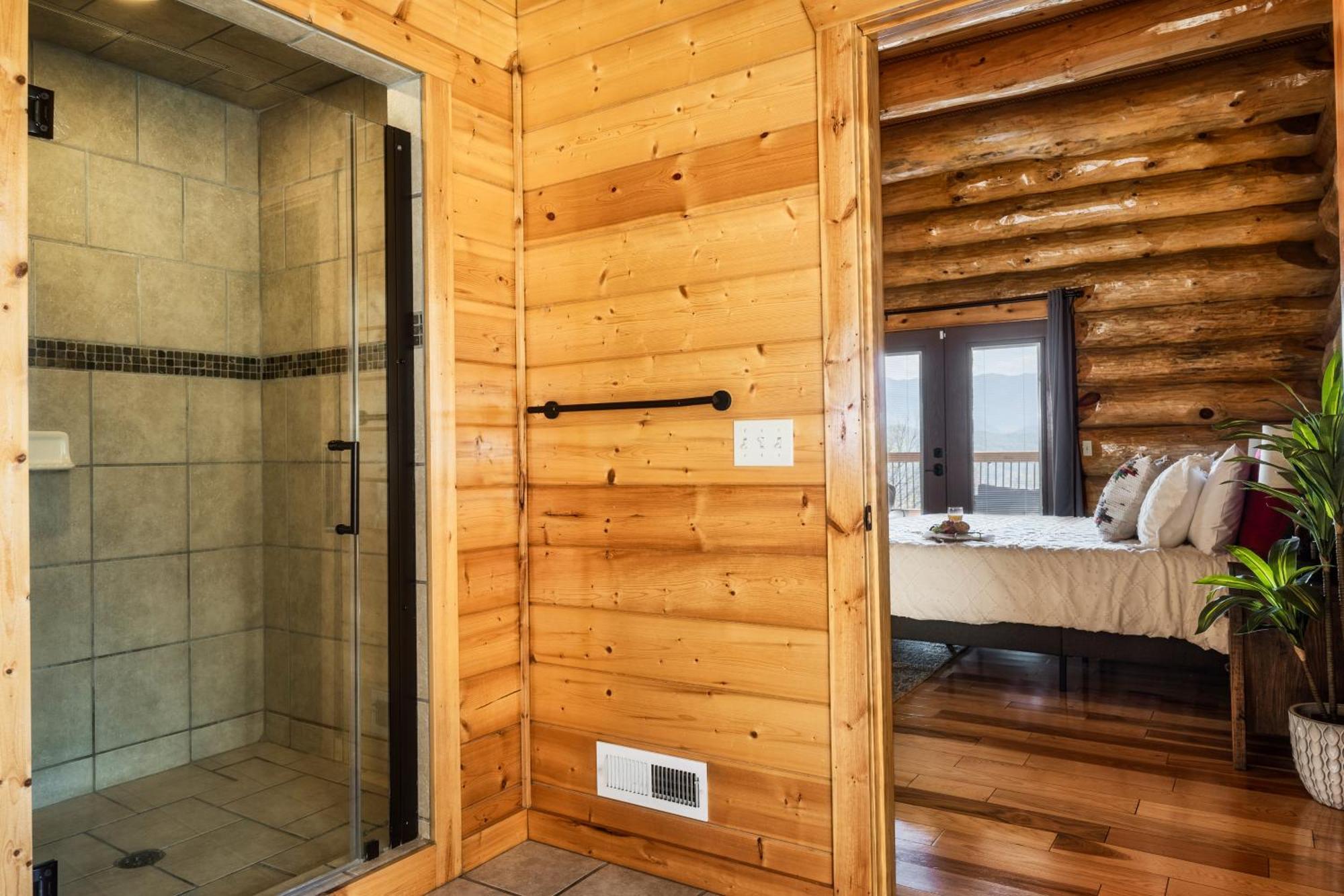 Timberwolf - Luxe 5 Star Retreat-july Deal-game Rm-ps5-firepit-hot Tub *
